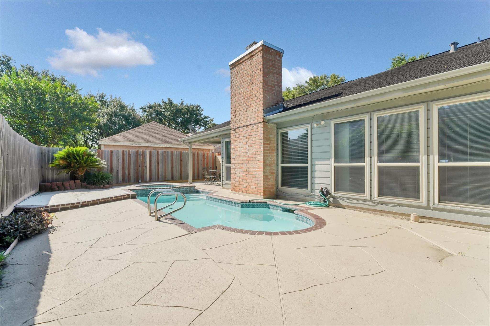 12206 Burgoyne Dr, Houston, TX 77077 photo