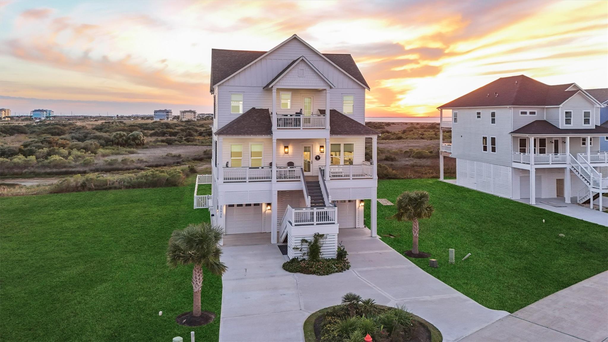 25935 Bay Breeze Dr, Galveston, TX 77554