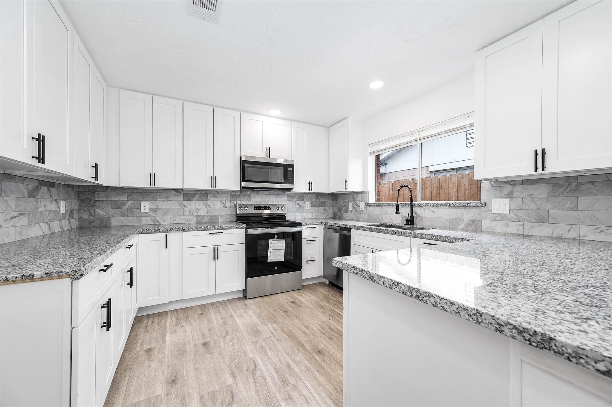 10402 Rancho Bernardo Ln, Sugar Land, TX 77498