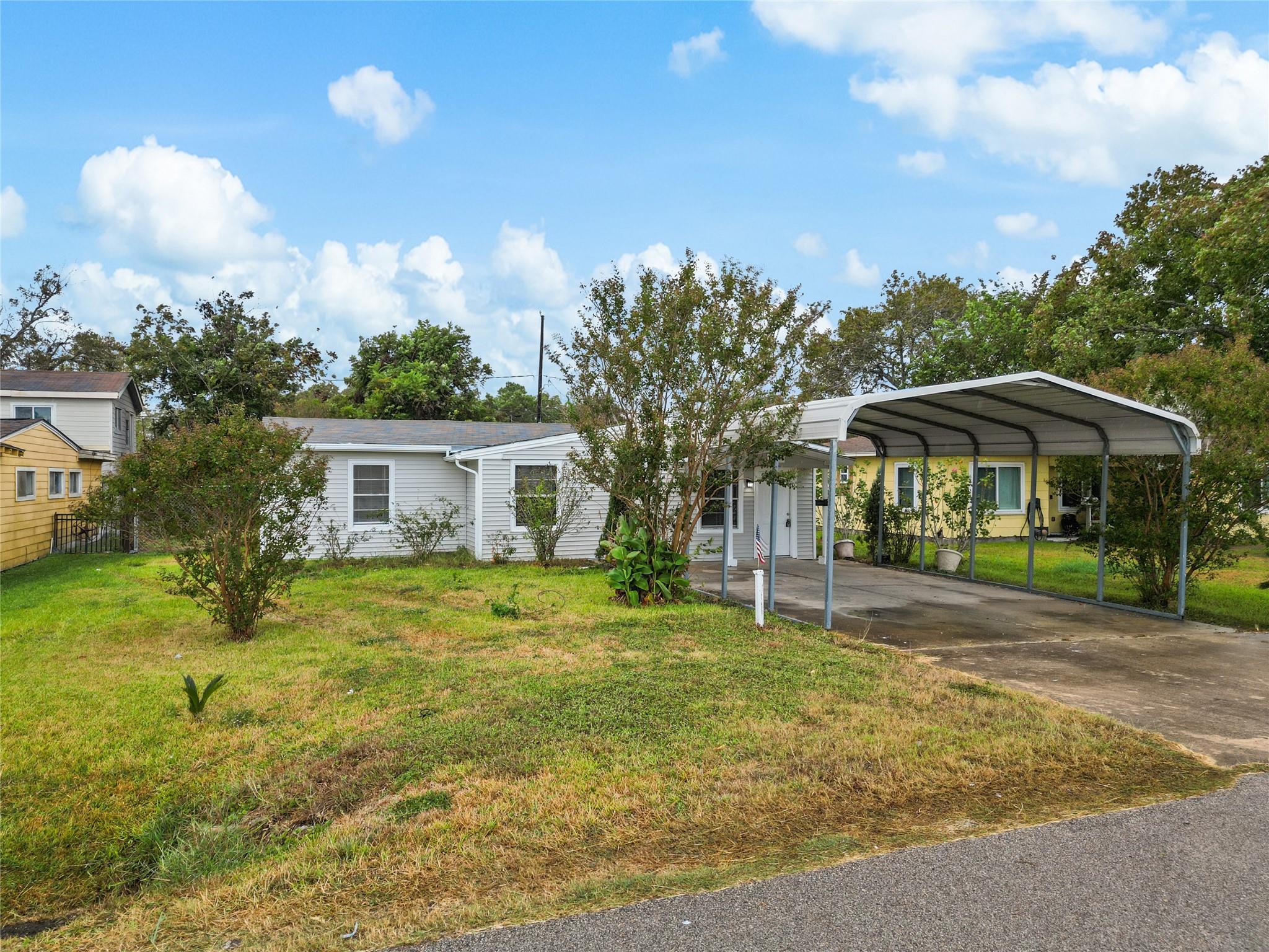 1004 S 2 St, La Porte, TX 77571 photo