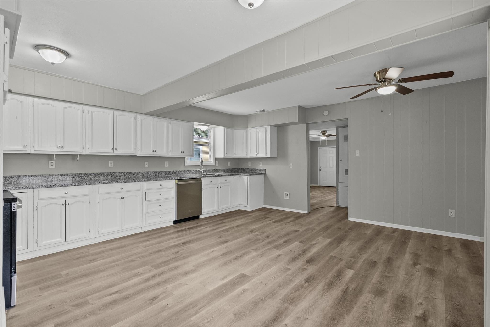 1004 S 2 St, La Porte, TX 77571 photo