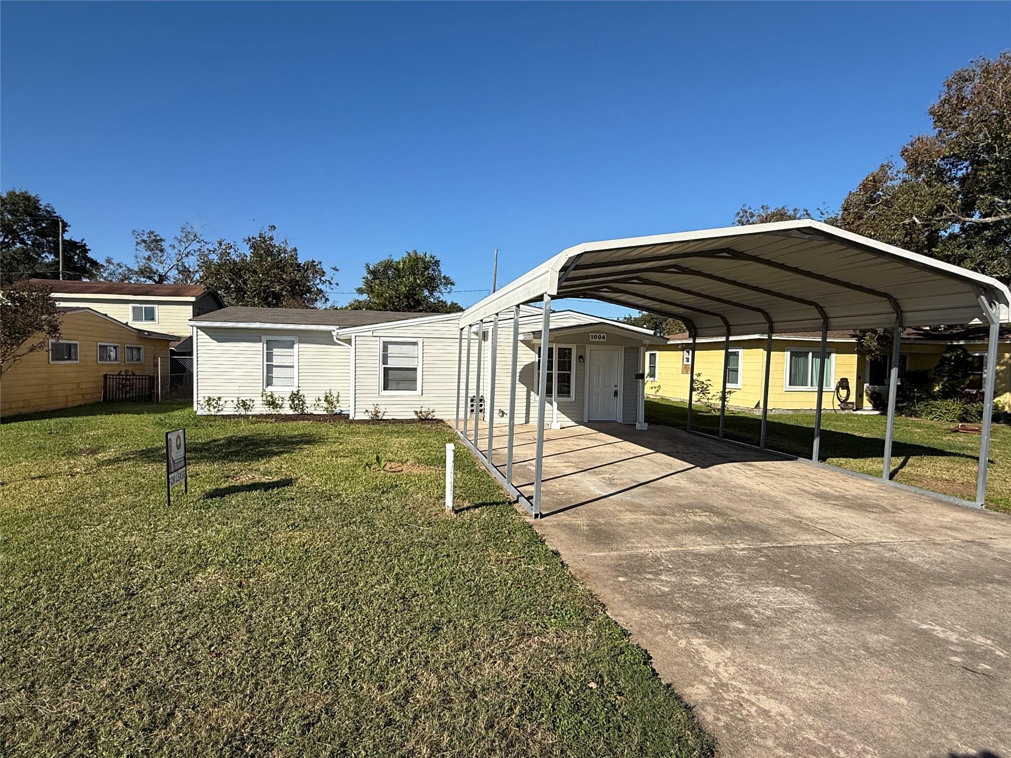 1004 S 2 St, La Porte, TX 77571 photo