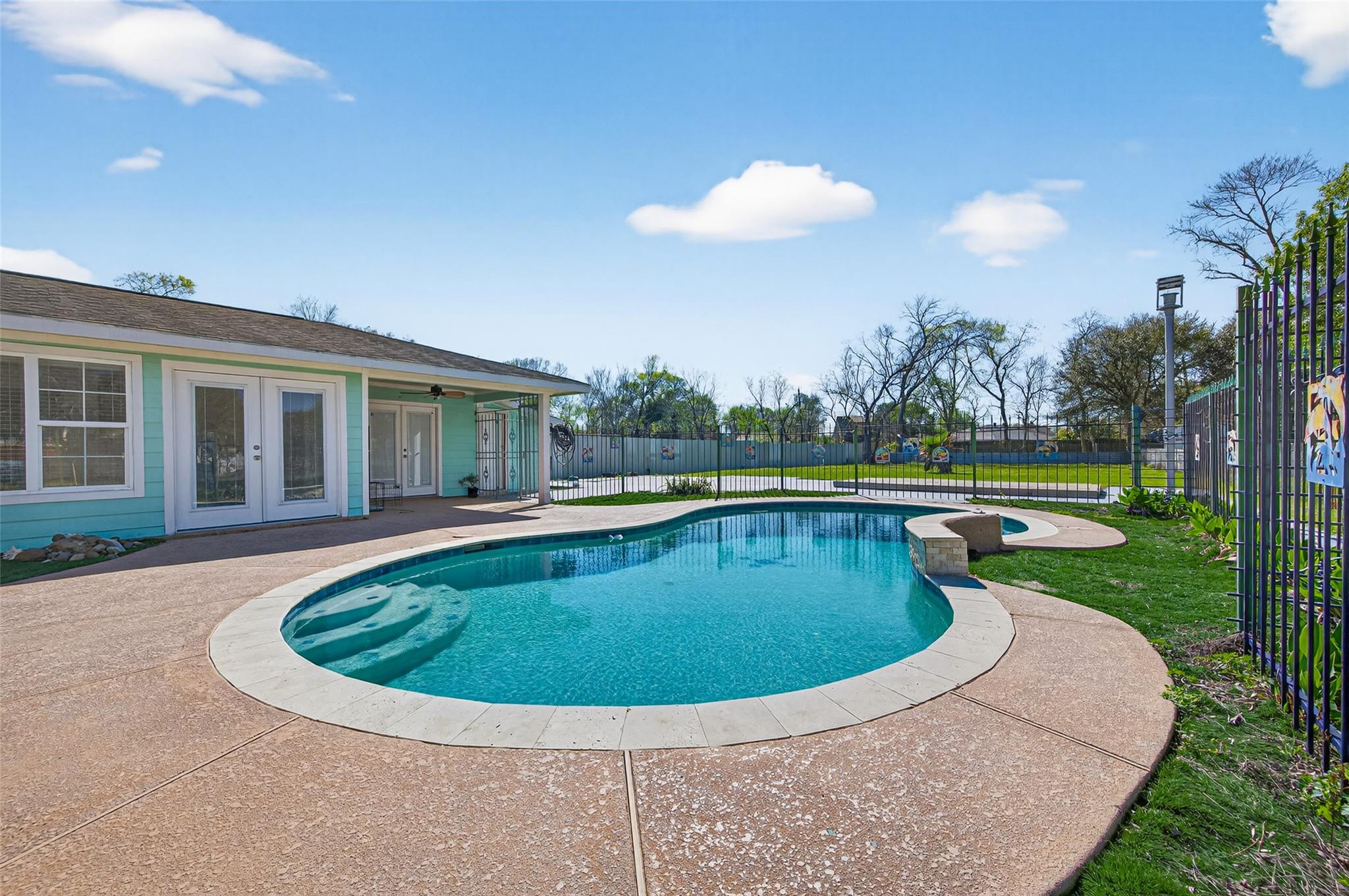 13902 Ambrose St, Houston, TX 77045 photo
