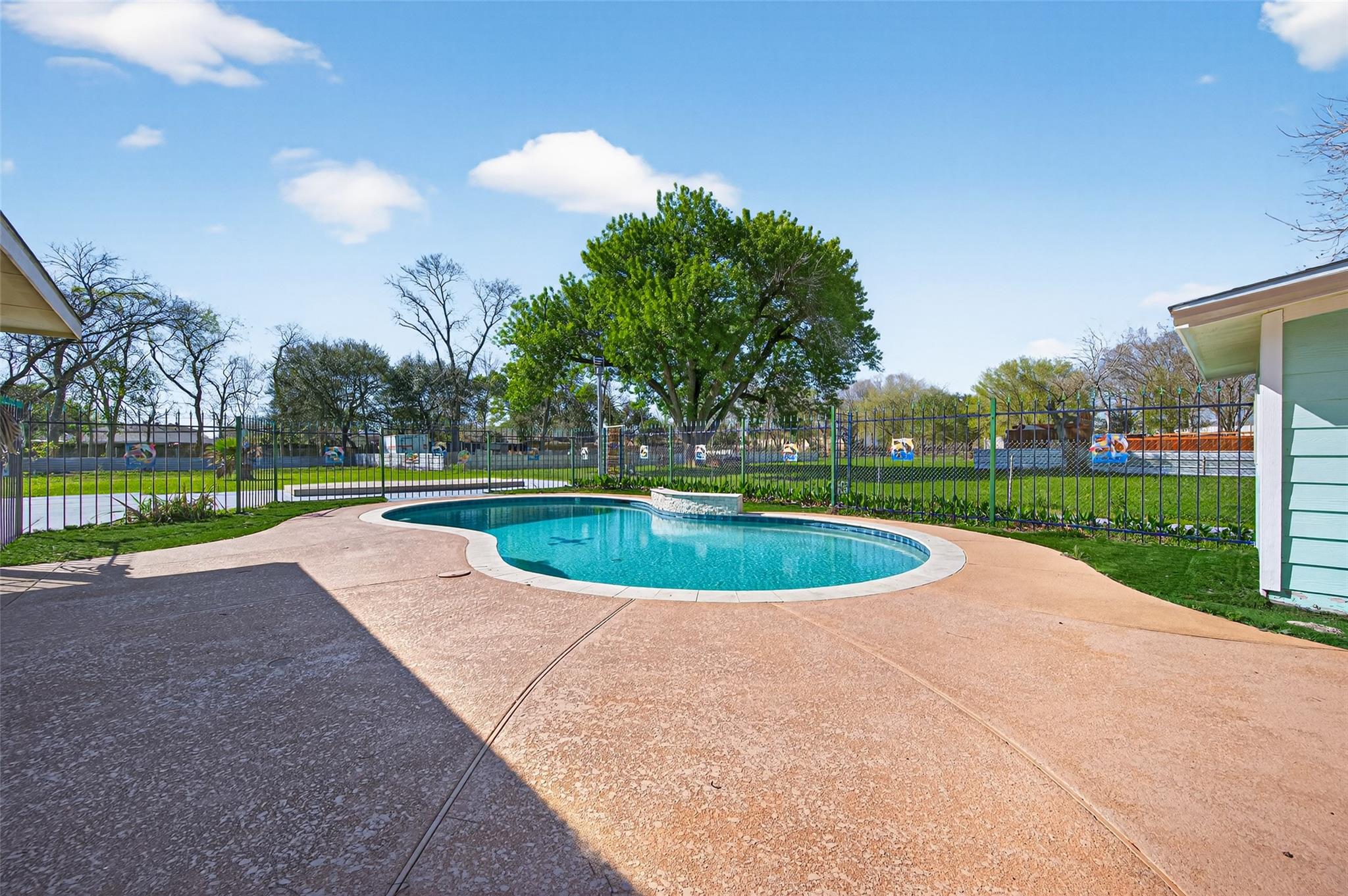 13902 Ambrose St, Houston, TX 77045 photo
