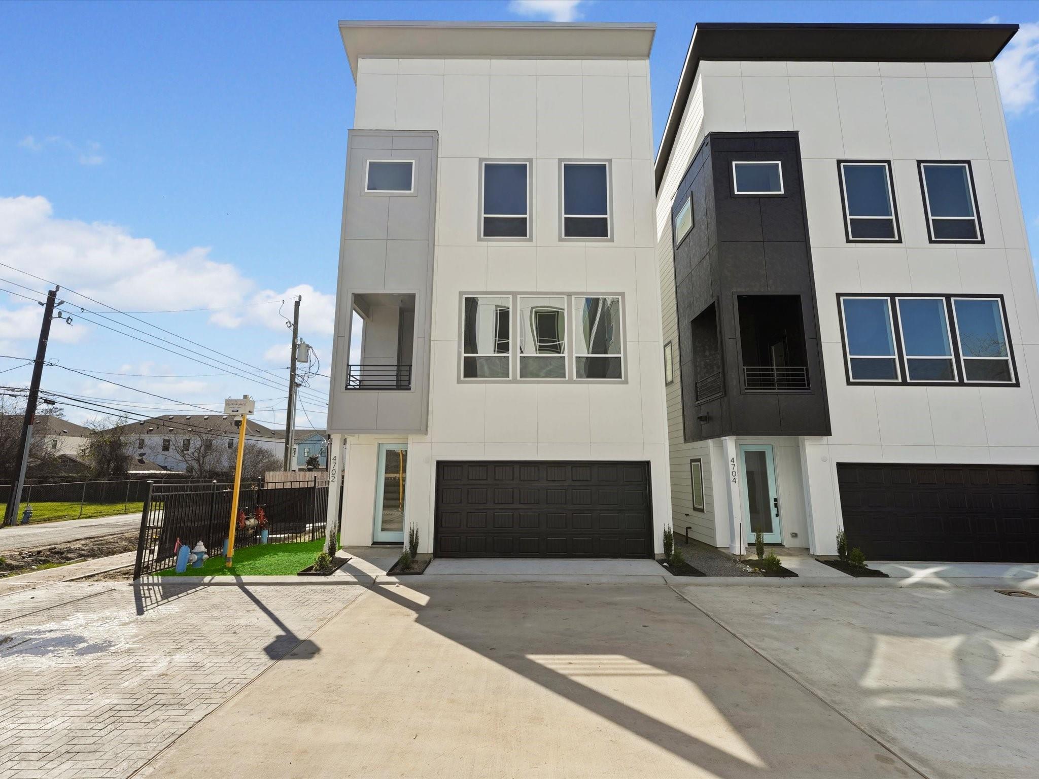 4710 Thornton Villa Ln, Houston, TX 77018 photo