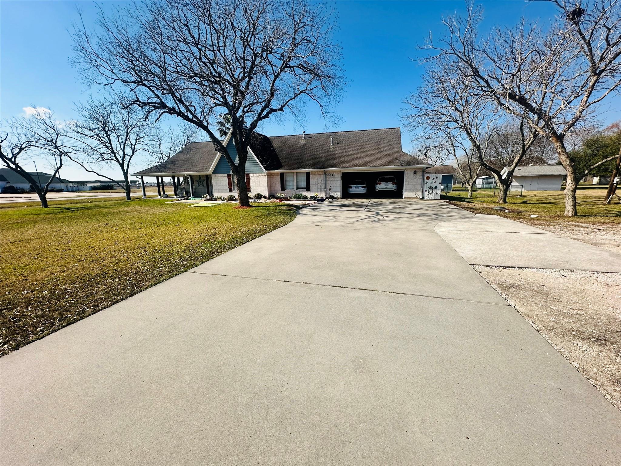1840 Caroline St, Dickinson, TX 77539 photo
