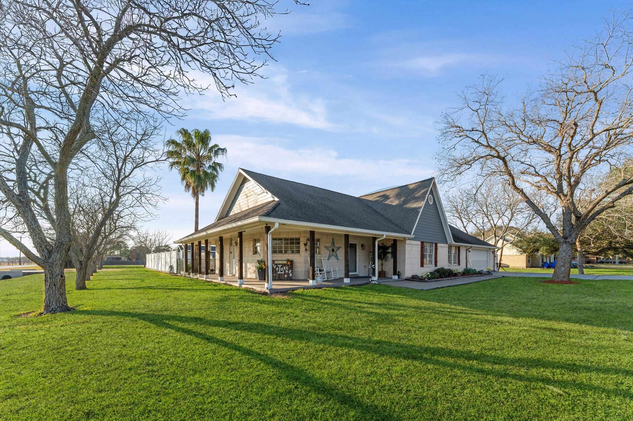 1840 Caroline St, Dickinson, TX 77539 photo