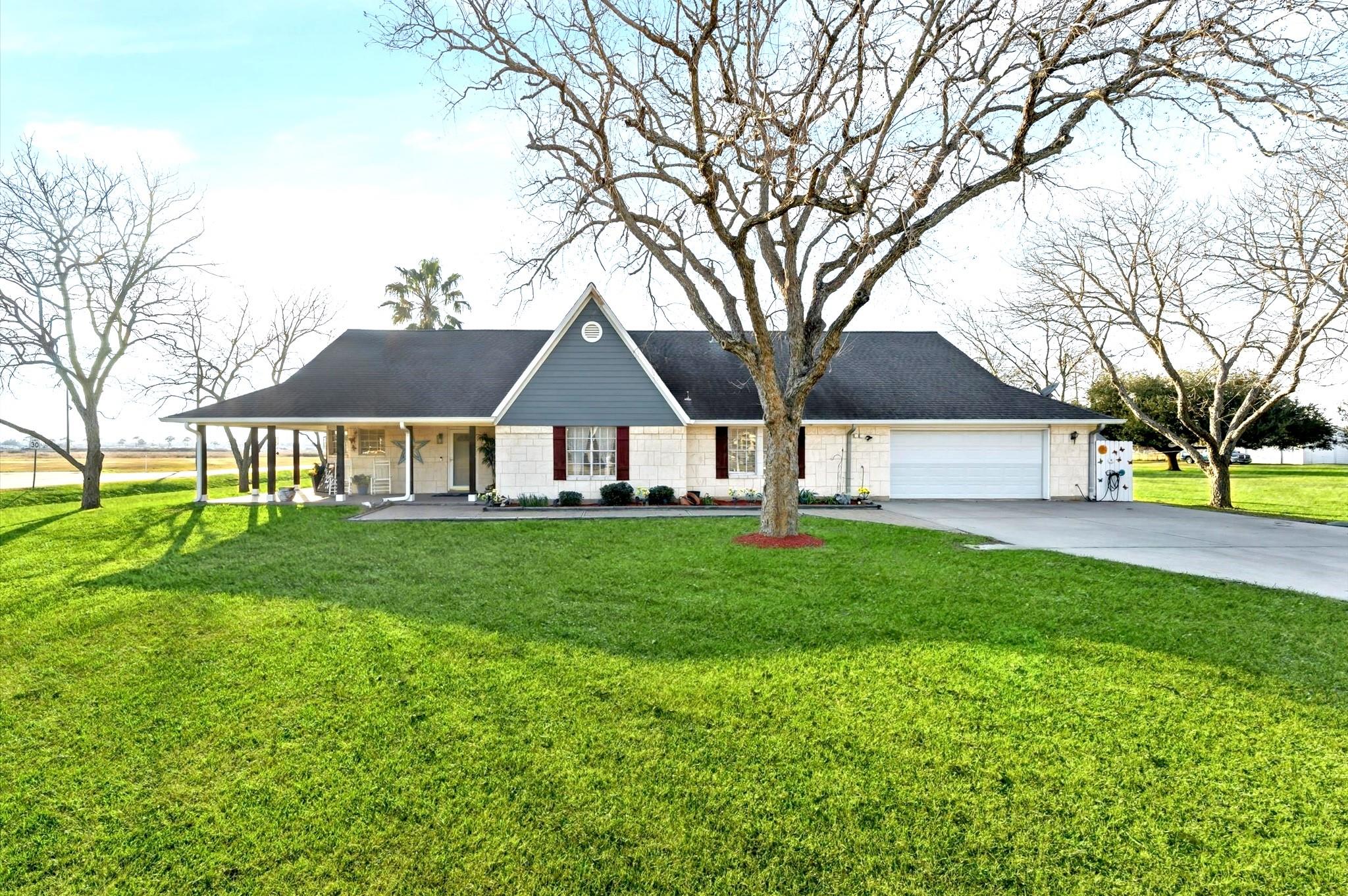 1840 Caroline St, Dickinson, TX 77539 photo
