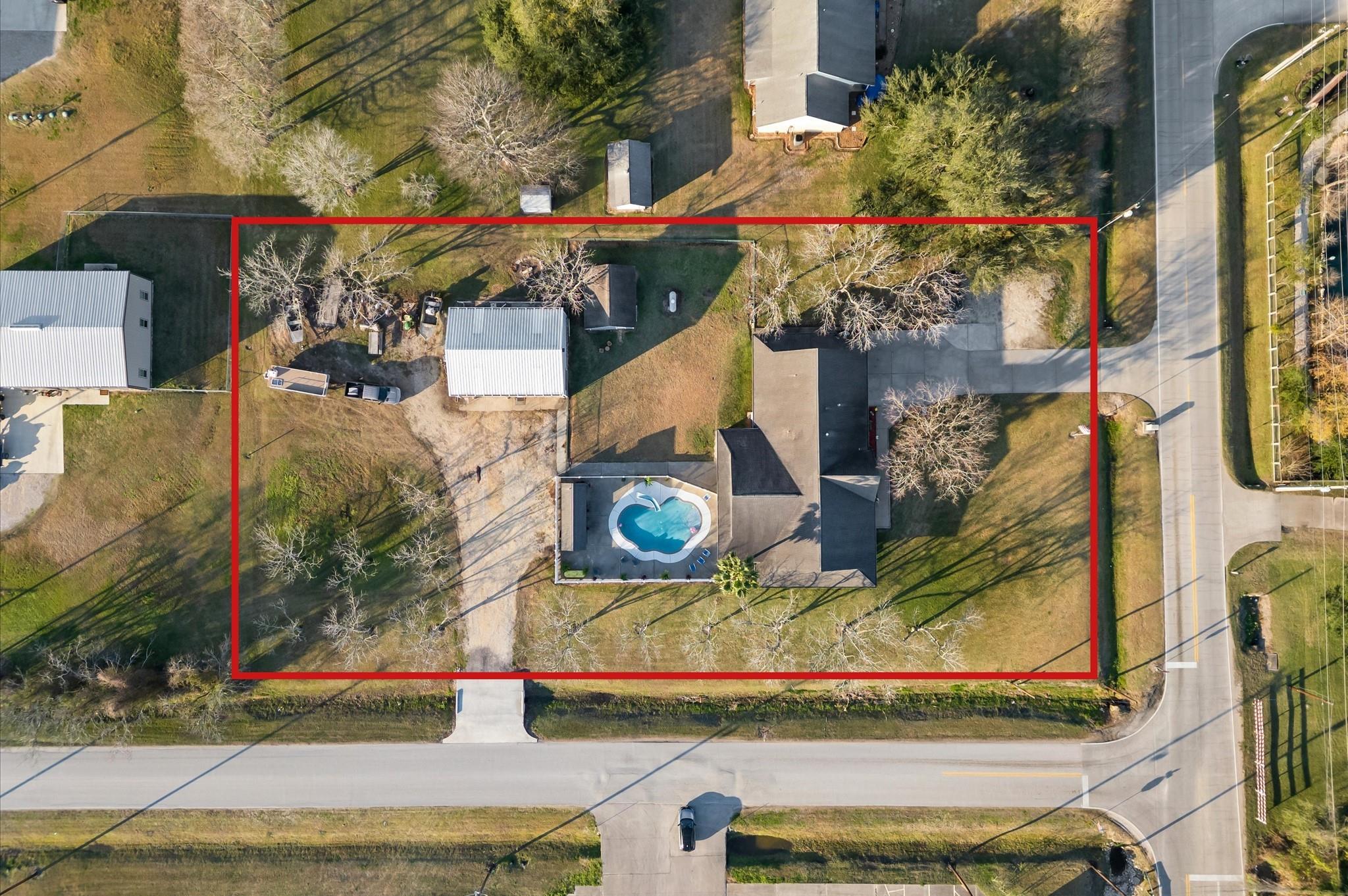 1840 Caroline St, Dickinson, TX 77539