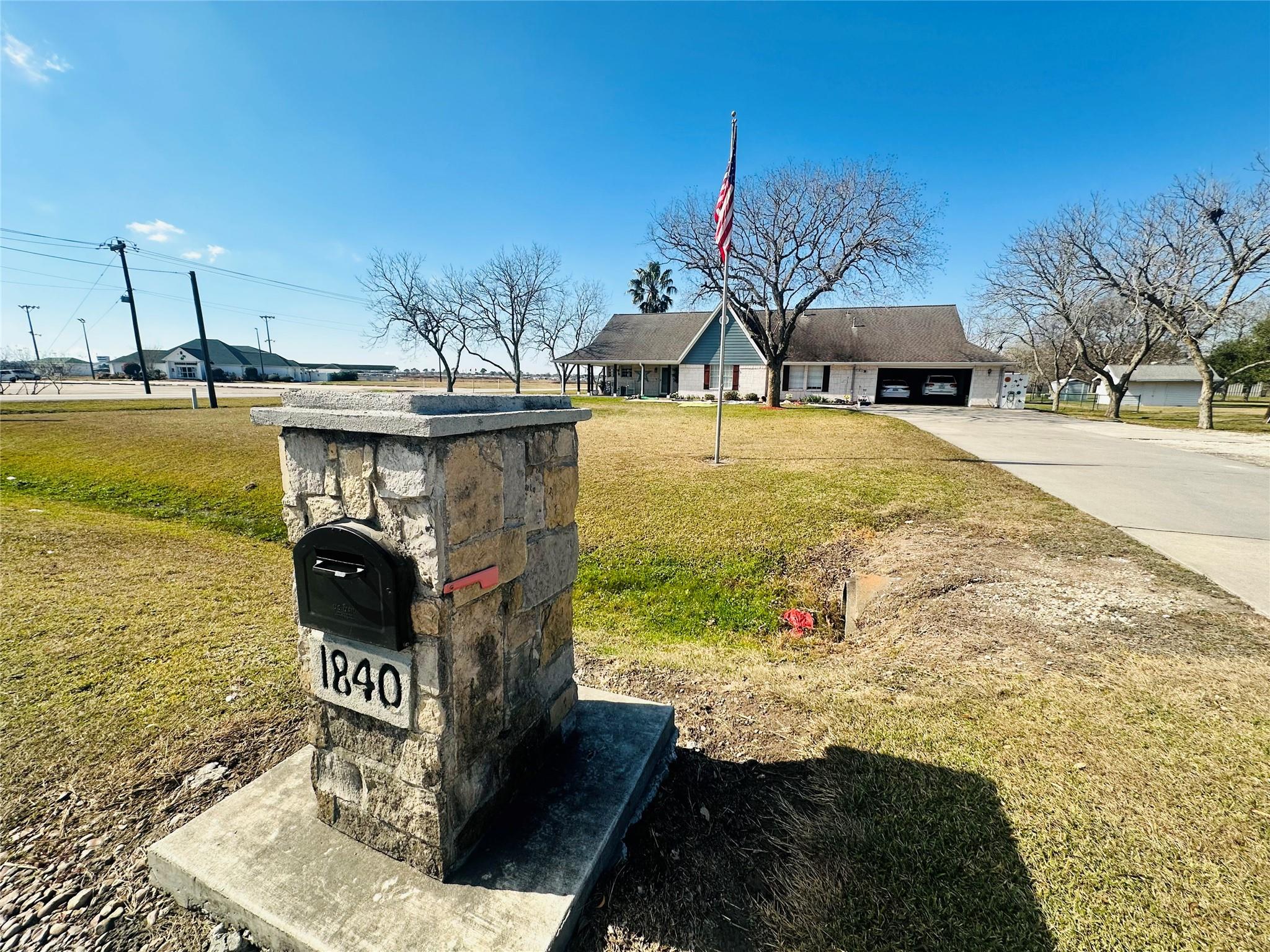 1840 Caroline St, Dickinson, TX 77539 photo