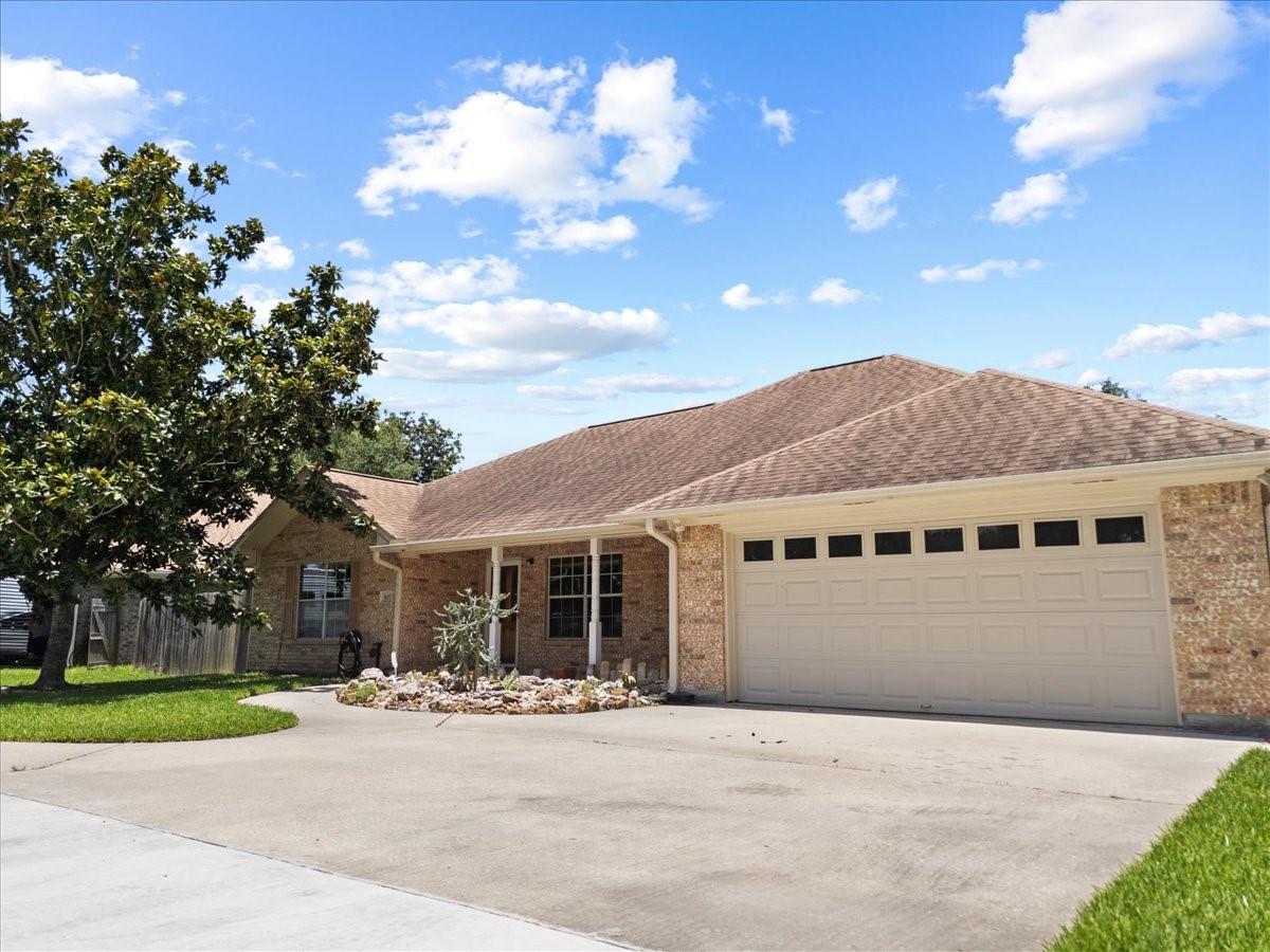 607 Sharondoah Dr, Highlands, TX 77562 photo