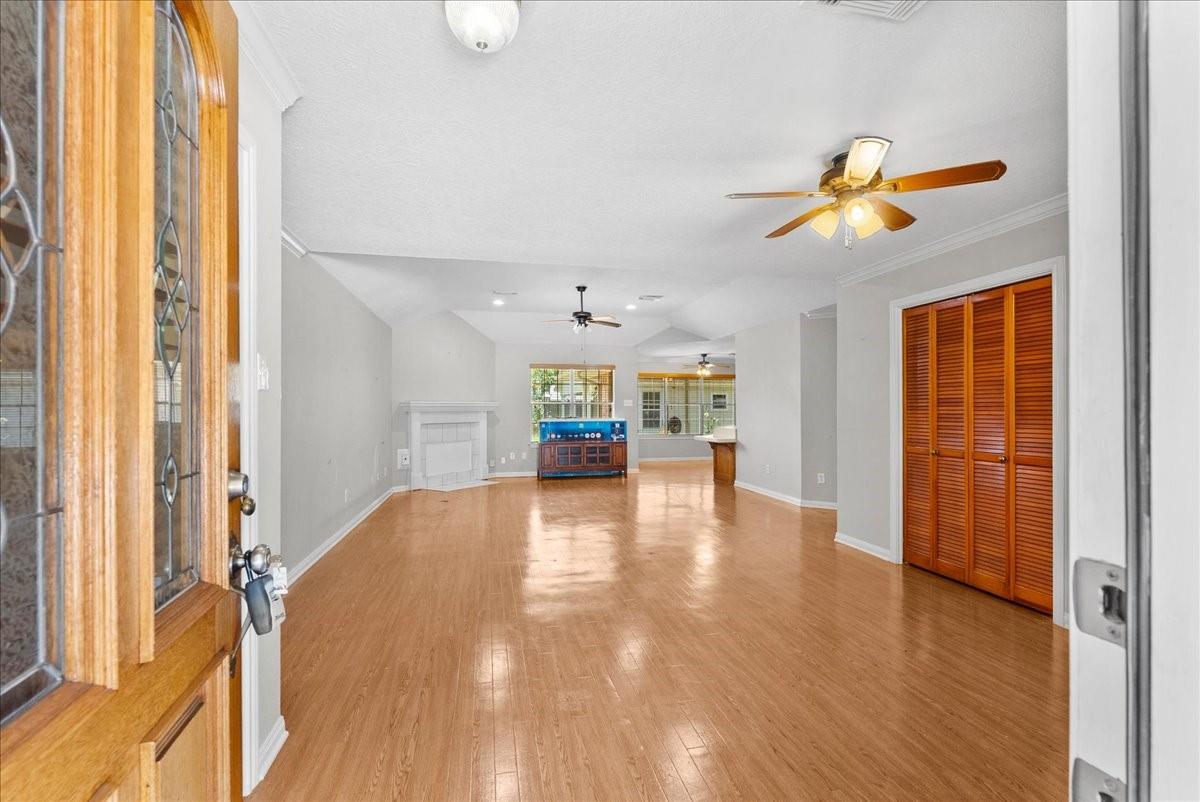 607 Sharondoah Dr, Highlands, TX 77562 photo