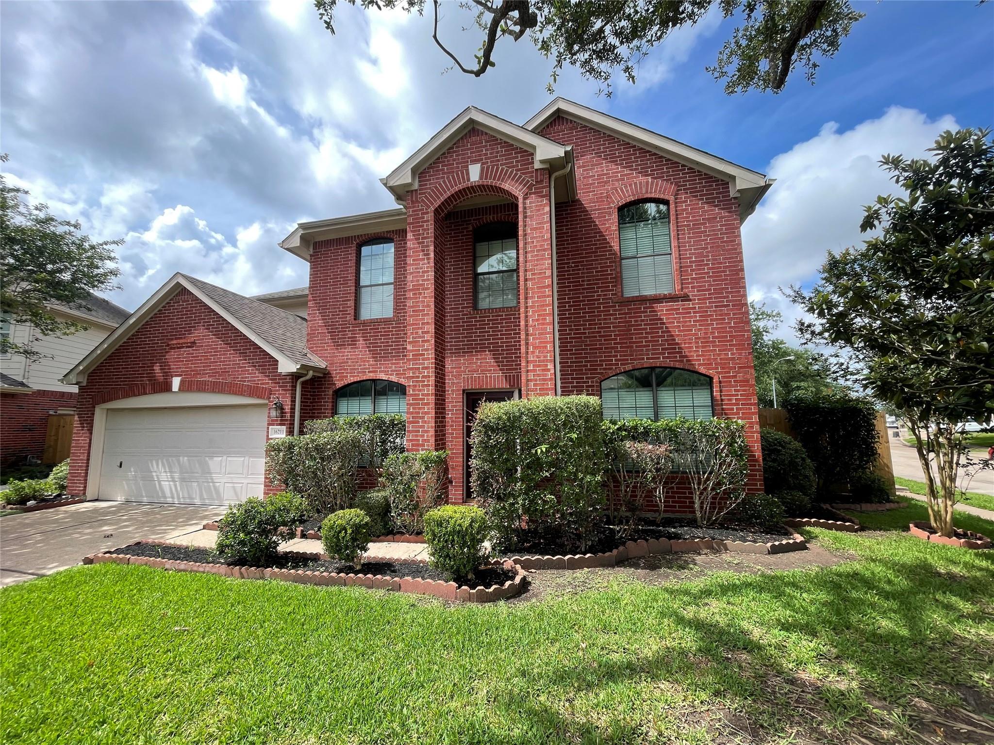 16211 Quiet Canyon Ct, Friendswood, TX 77546