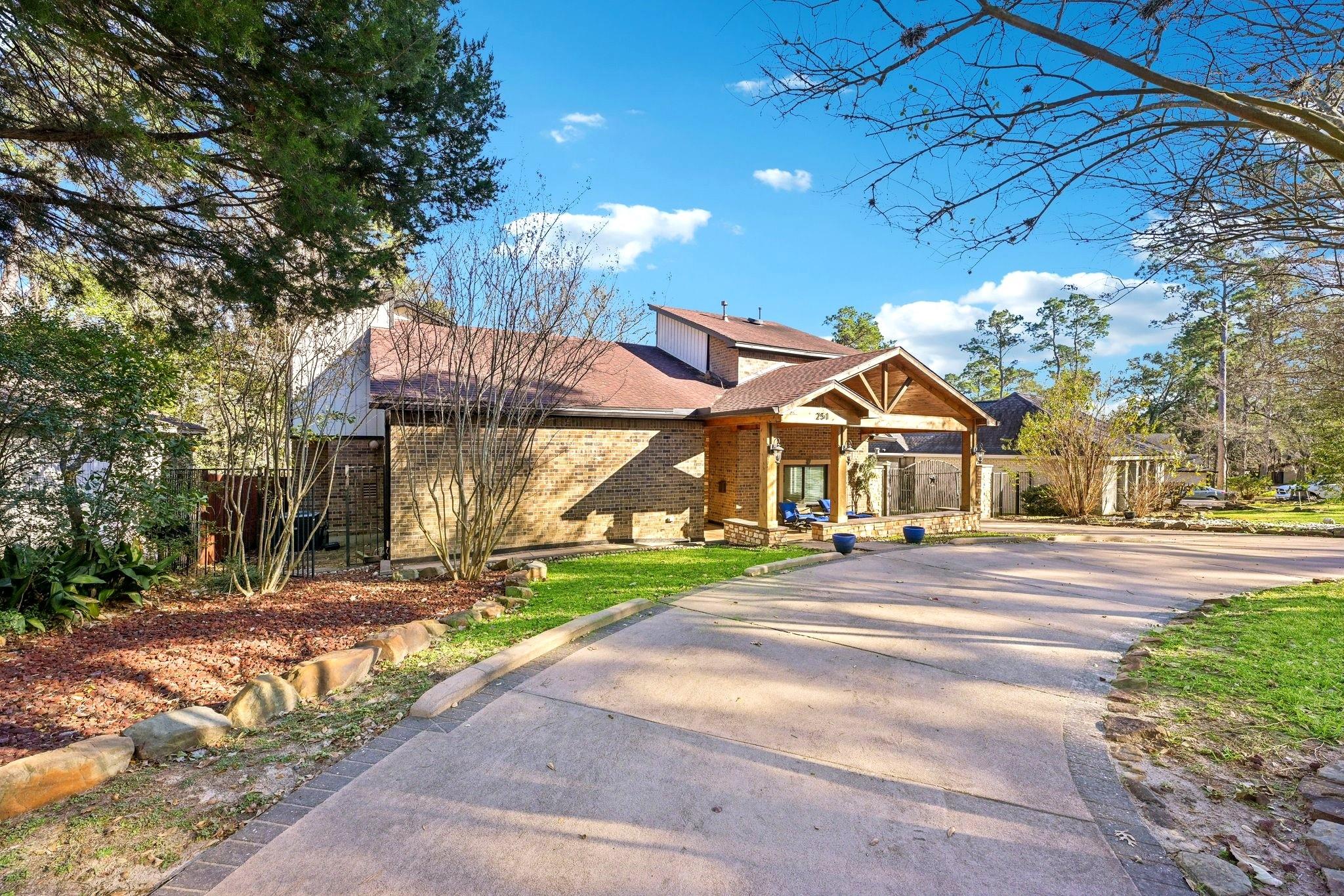 251 Spring Edge Dr, Conroe, TX 77356 photo