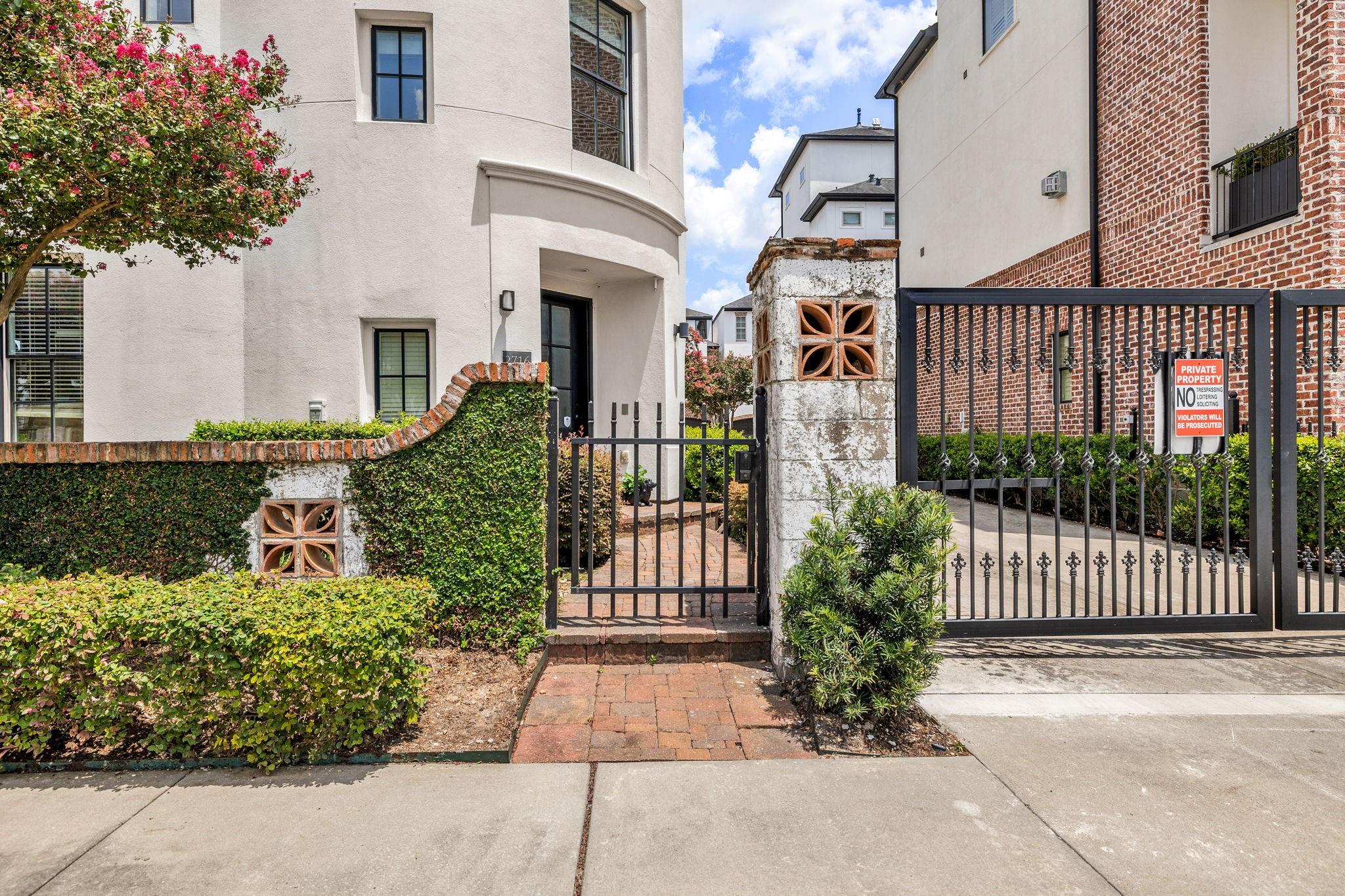 2716 Arabelle St, Houston, TX 77007 photo
