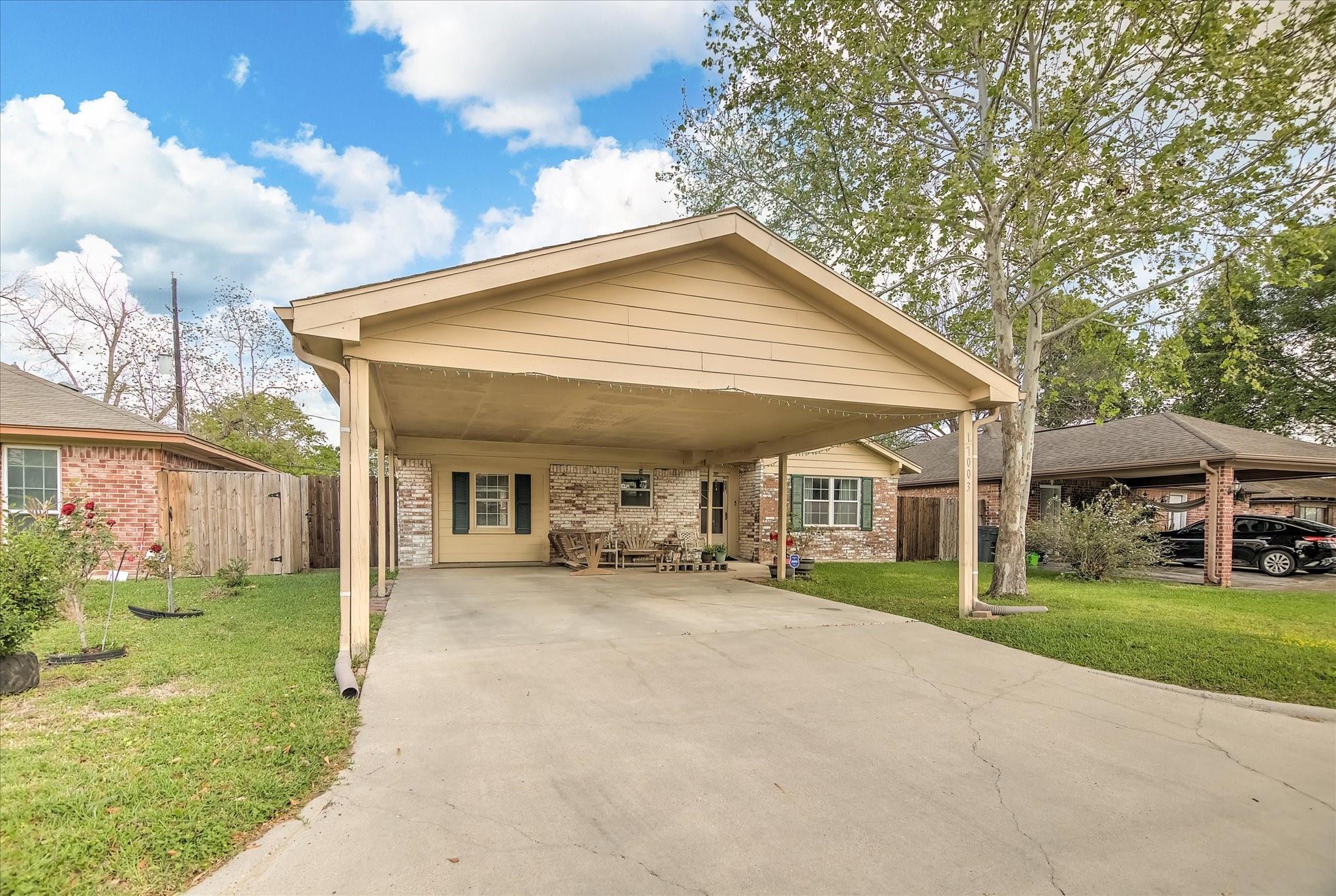 17003 Blairwood Dr, Houston, TX 77049 photo