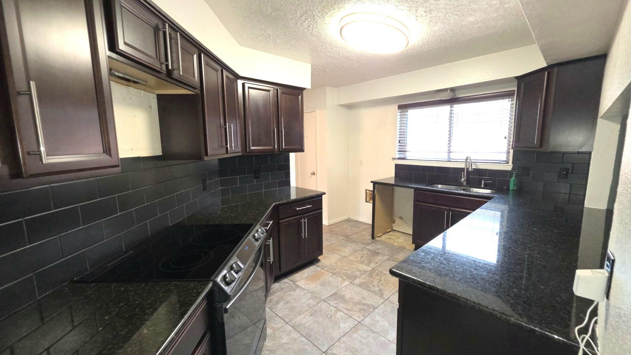 9811 Rocky Hollow Rd, La Porte, TX 77571 photo