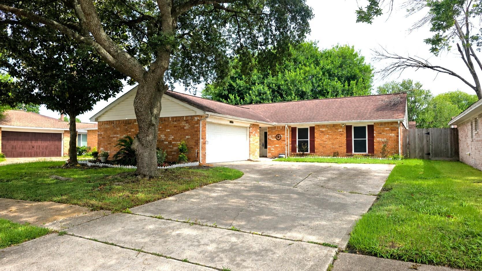 9811 Rocky Hollow Rd, La Porte, TX 77571