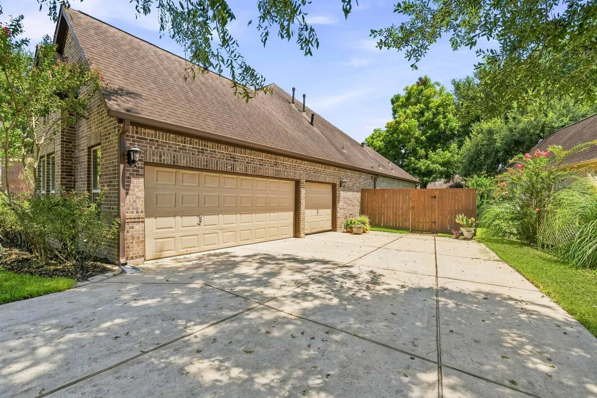 4518 Wickby St, Fulshear, TX 77441 photo