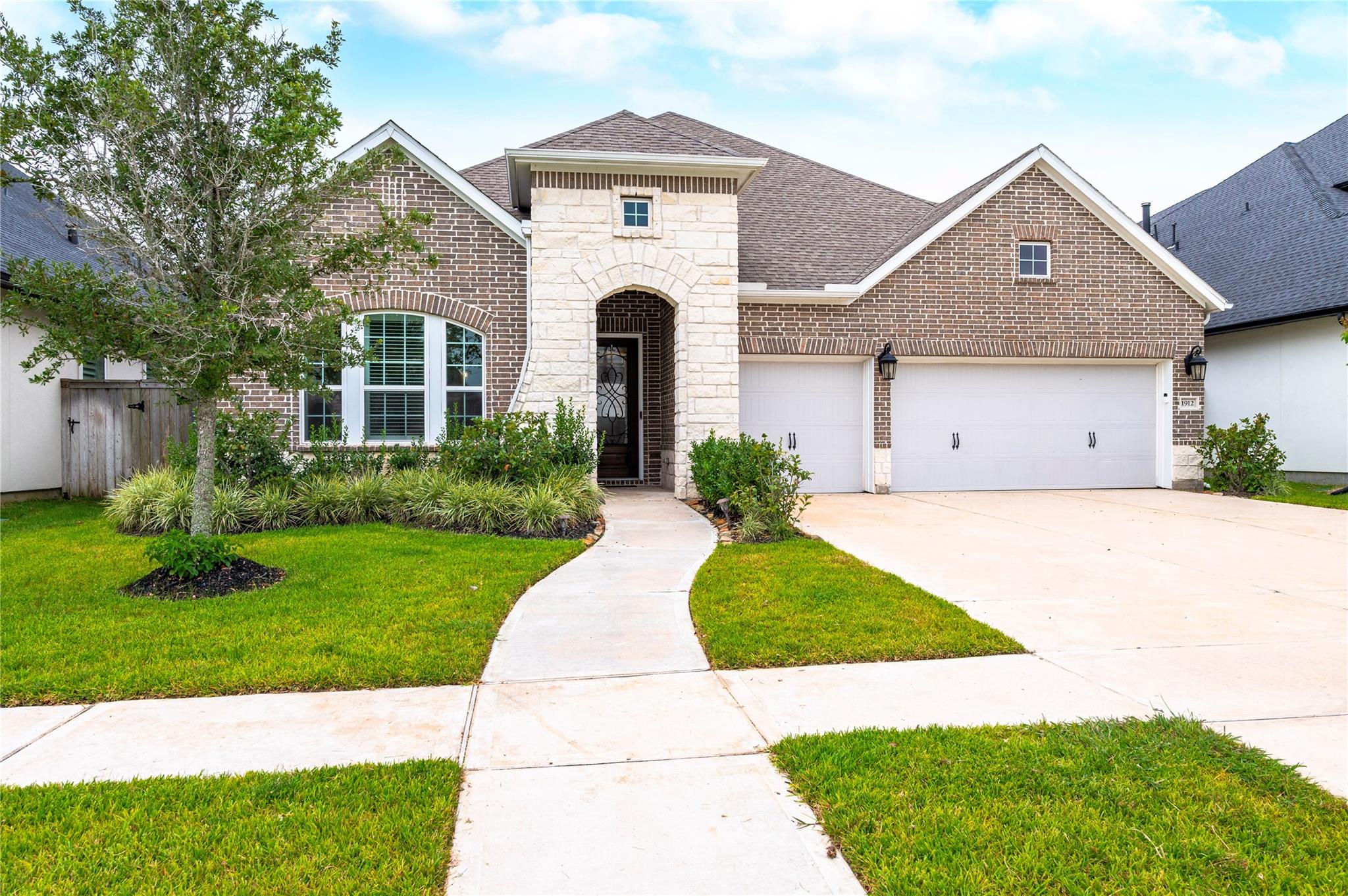 1912 Silver Point Ct, Friendswood, TX 77546