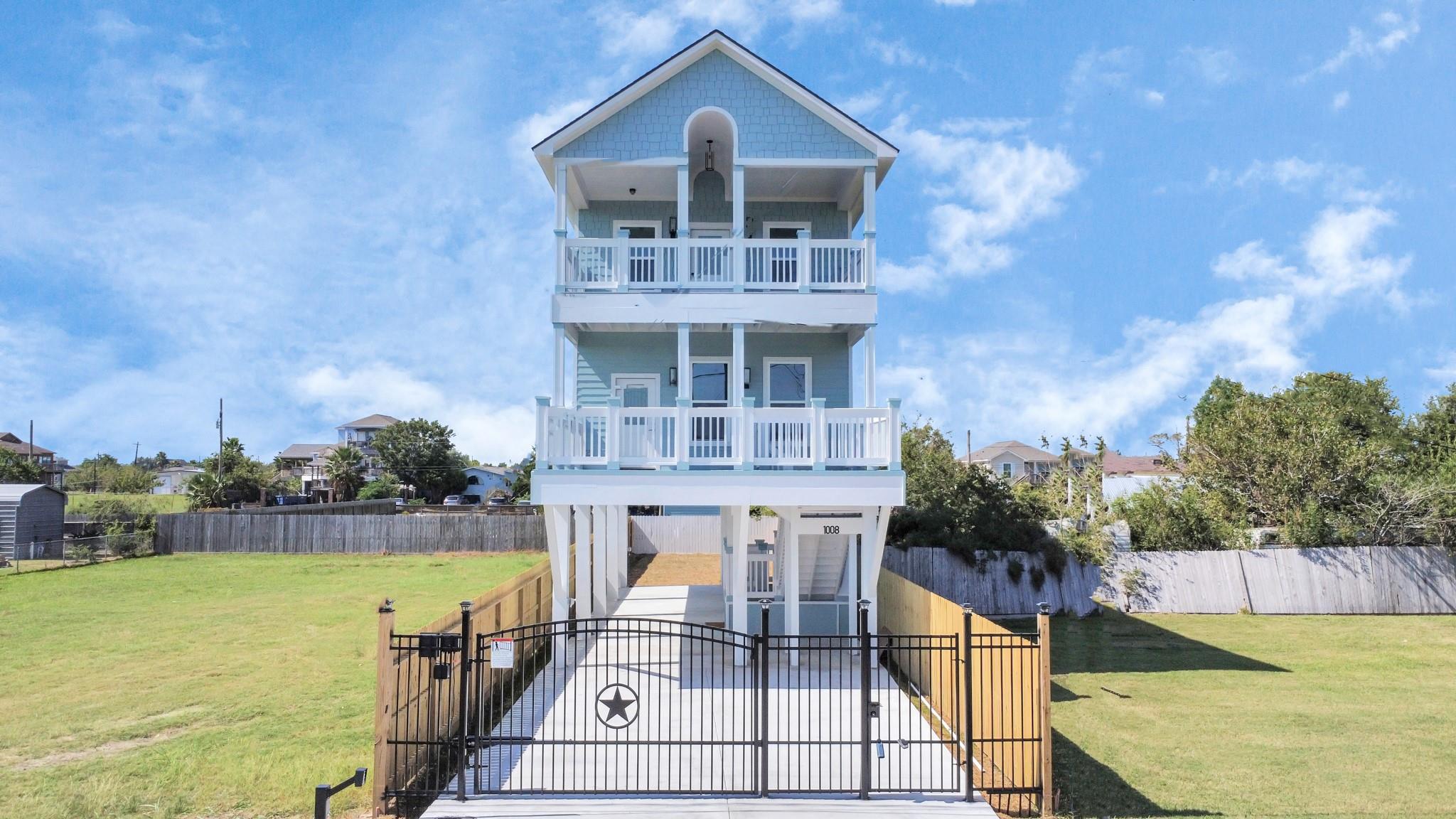 1008 20 St, Dickinson, TX 77539