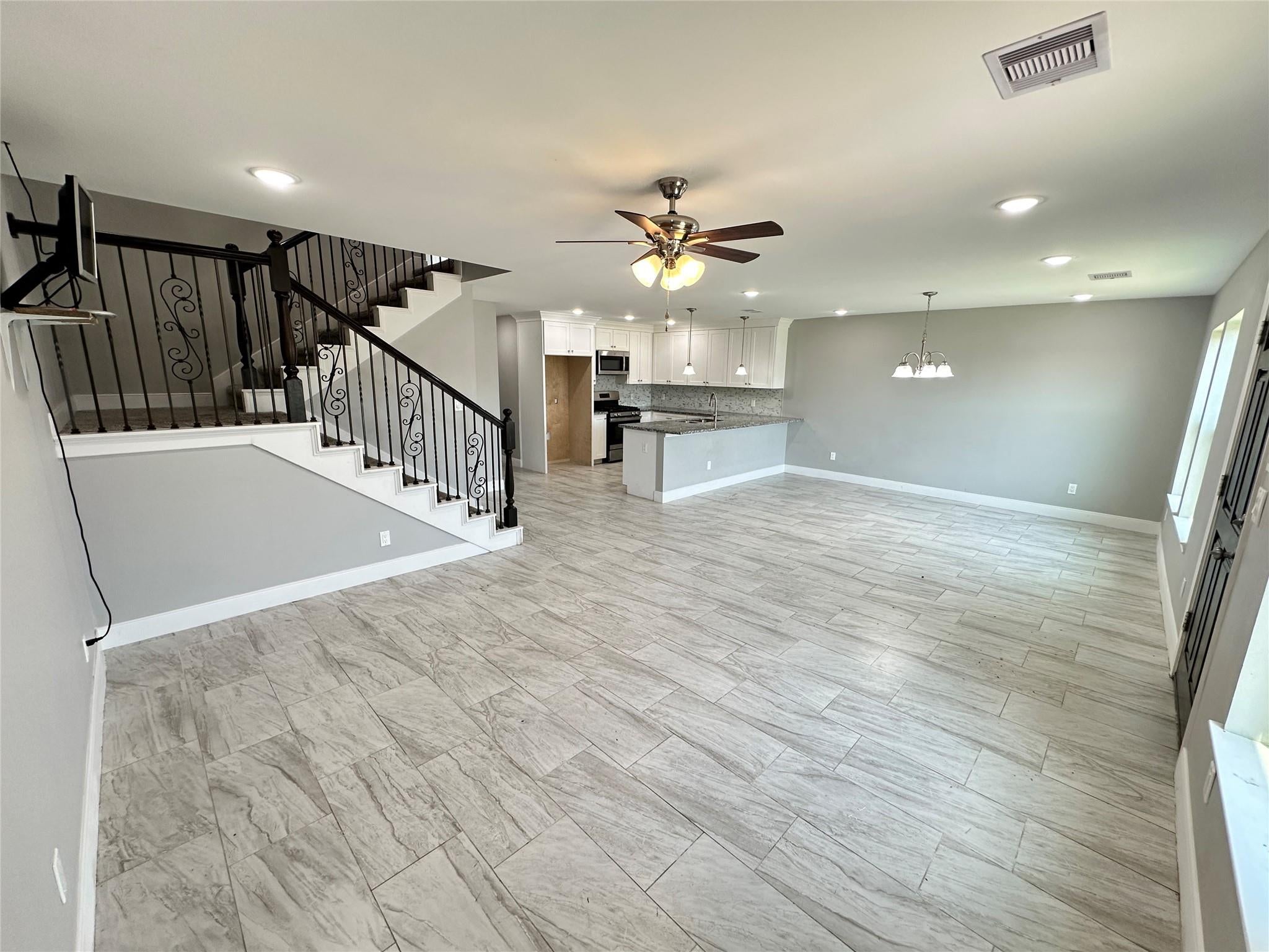 12703 W Hardy Rd, Houston, TX 77037 photo