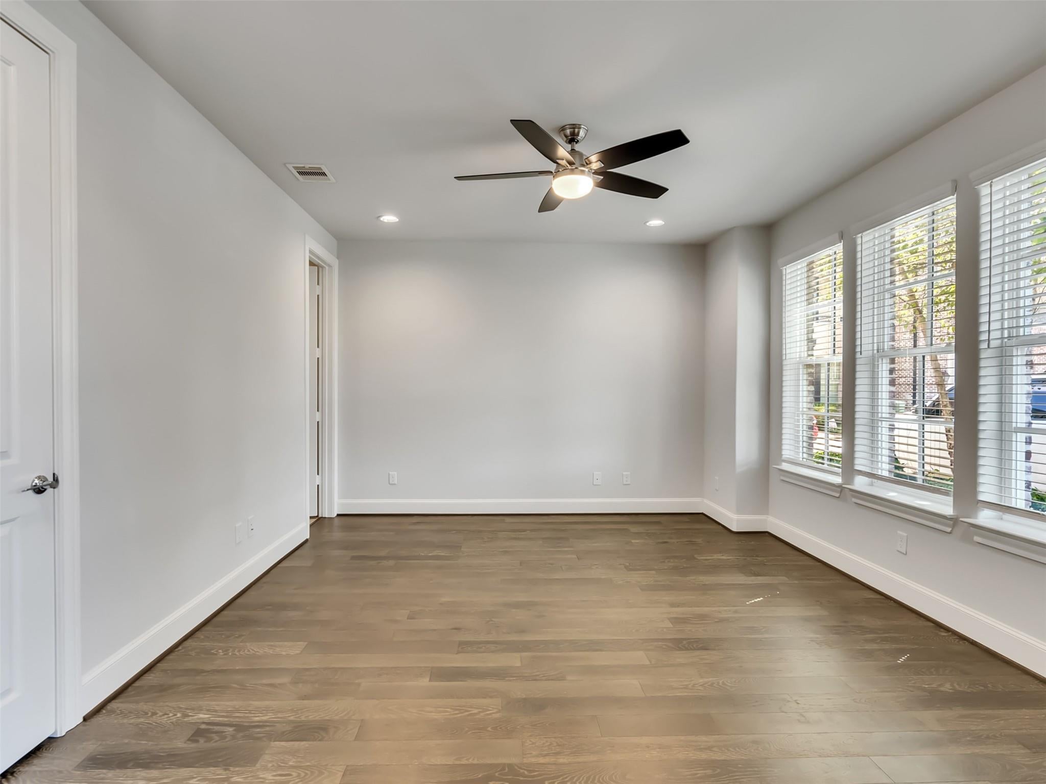 6014 Matthew Oaks Pl, Houston, TX 77007 photo