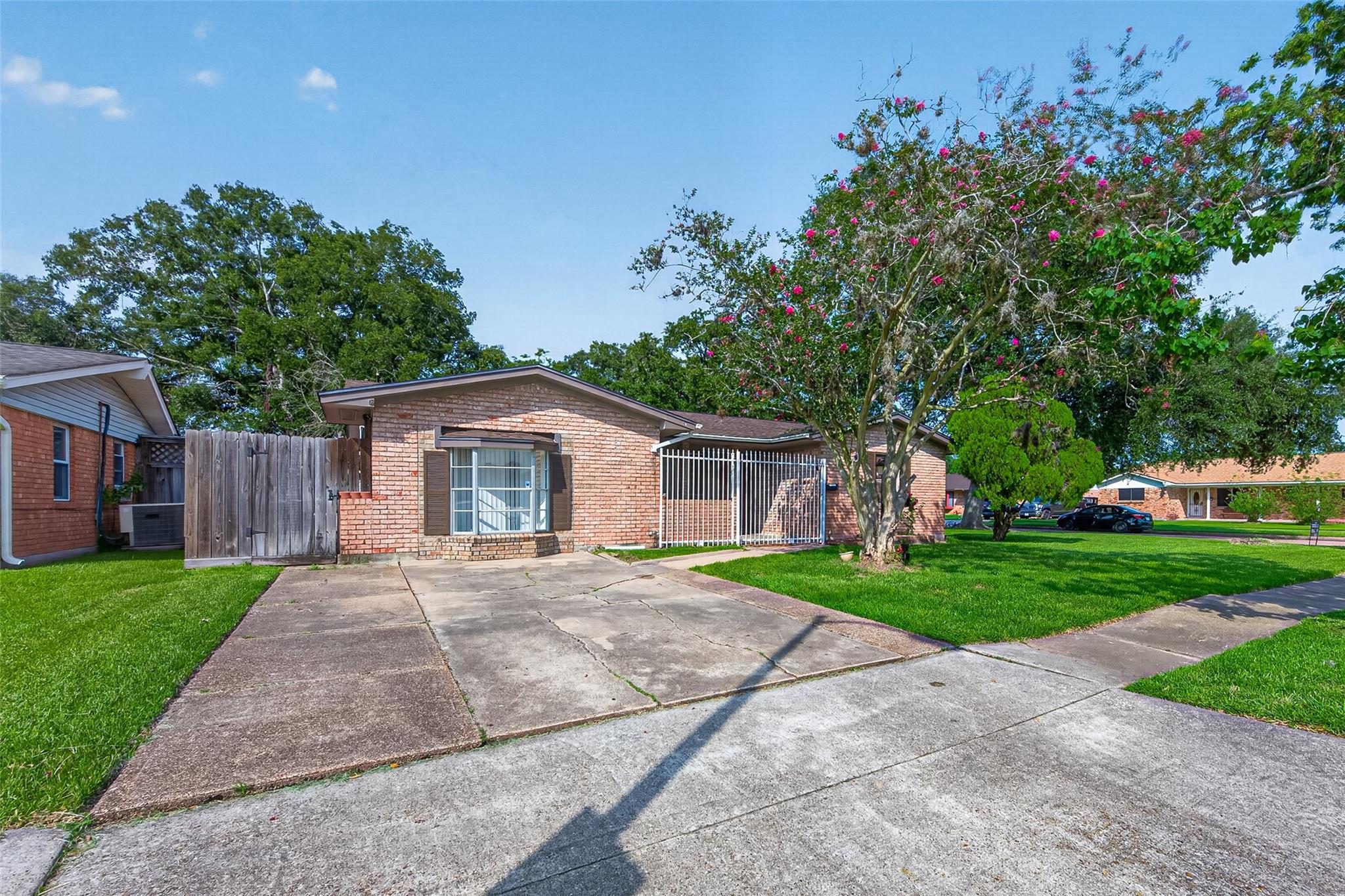 10635 Seaford Dr, Houston, TX 77089 photo