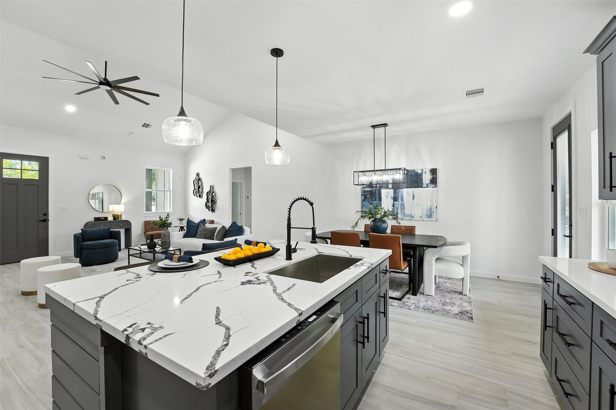 252 Davis Bend Rd, Alvin, TX 77511