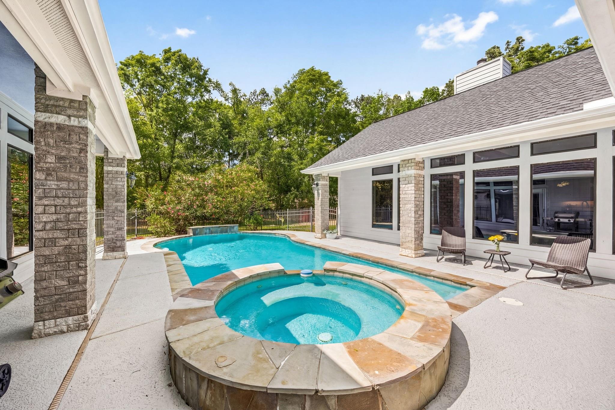 11956 White Oak Xing, Conroe, TX 77385 photo
