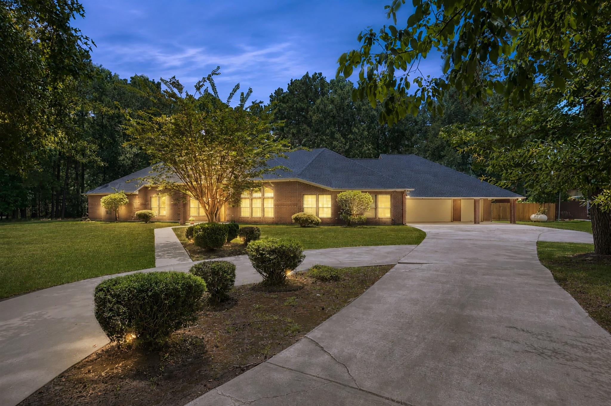 910 Commons Way Ct, Huffman, TX 77336
