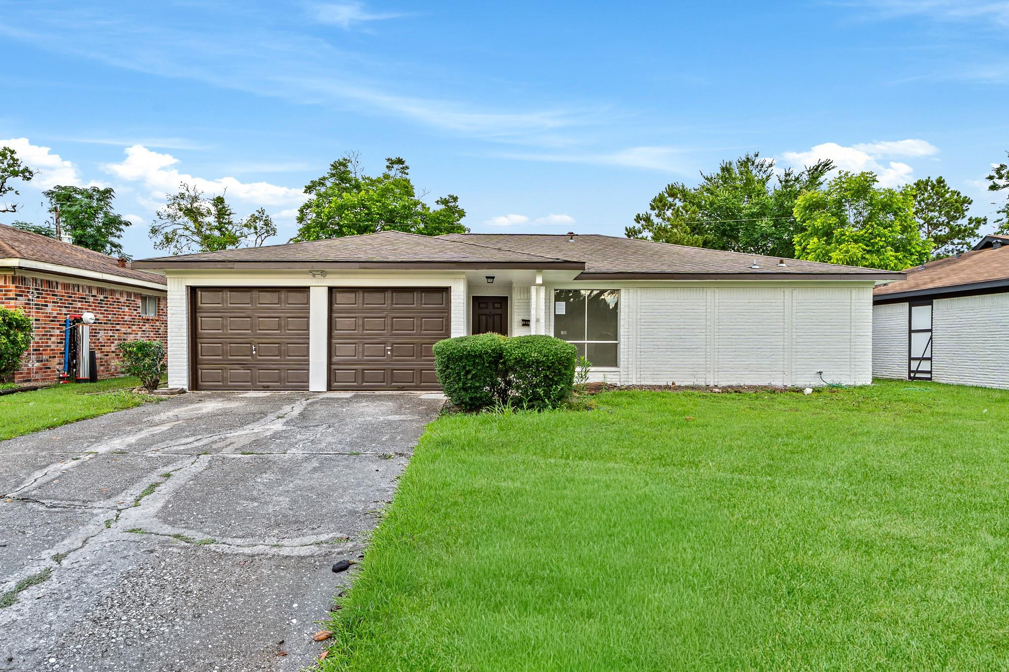 11823 S Willow Cir, Houston, TX 77071 photo