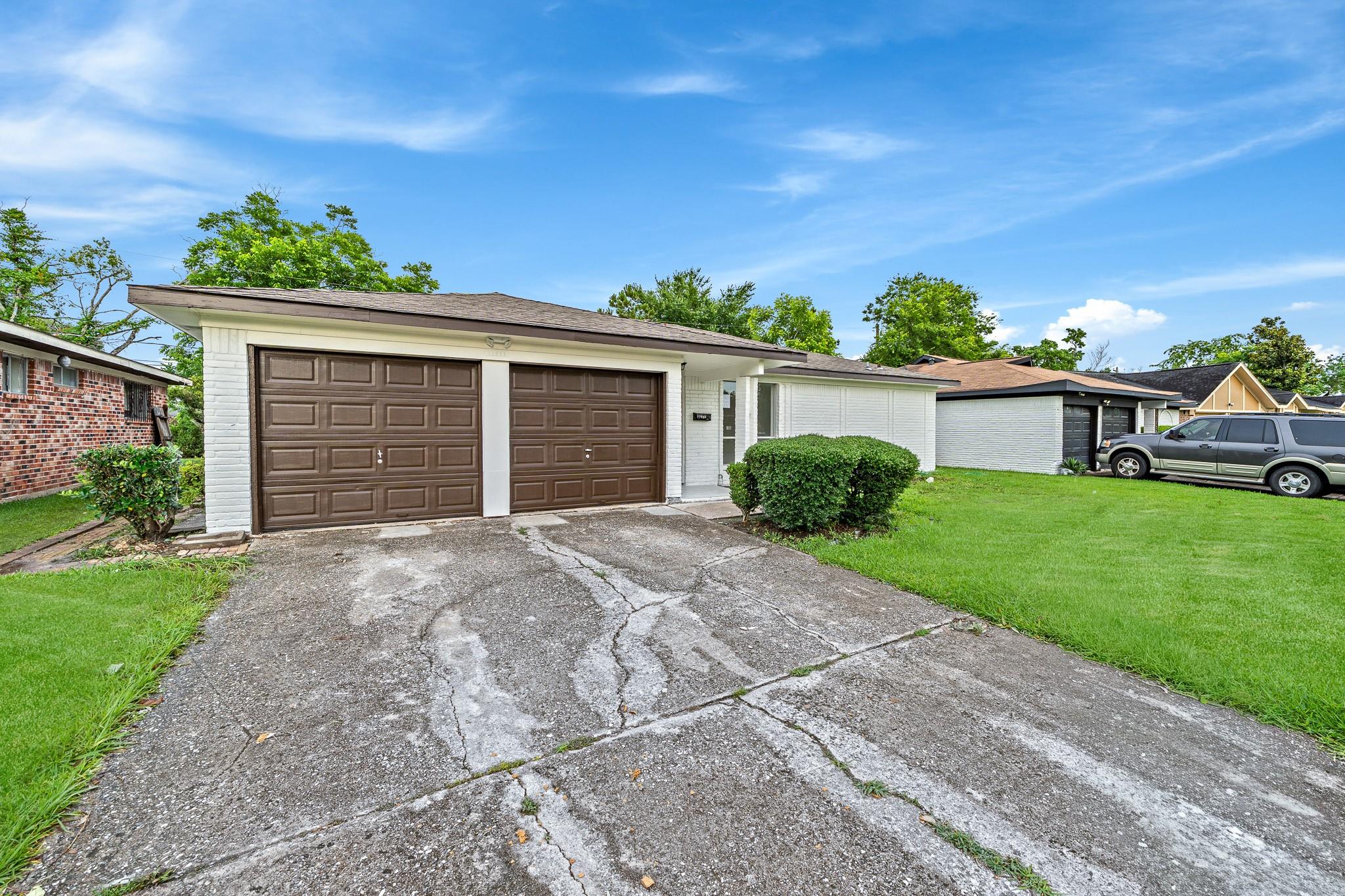 11823 S Willow Cir, Houston, TX 77071 photo