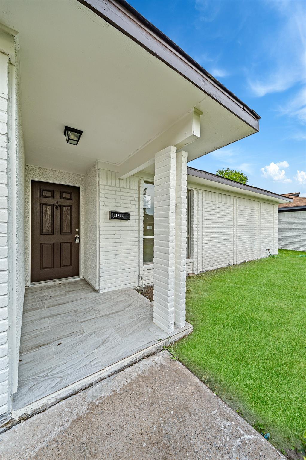 11823 S Willow Cir, Houston, TX 77071 photo