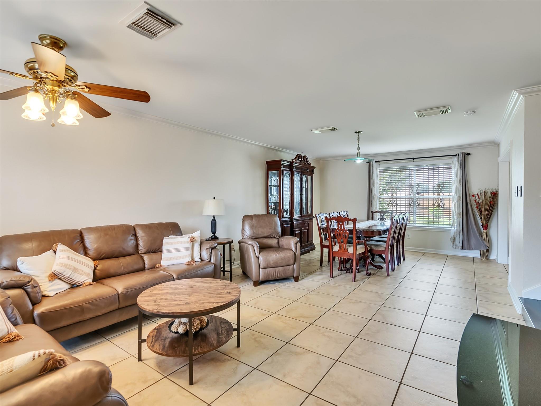 10811 Meadow Walk Ln, Houston, TX 77067 photo