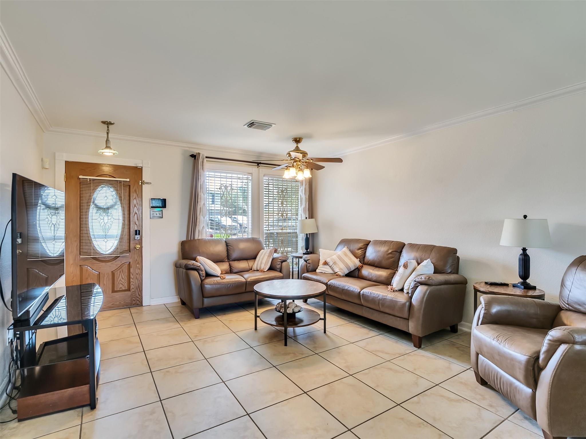 10811 Meadow Walk Ln, Houston, TX 77067 photo