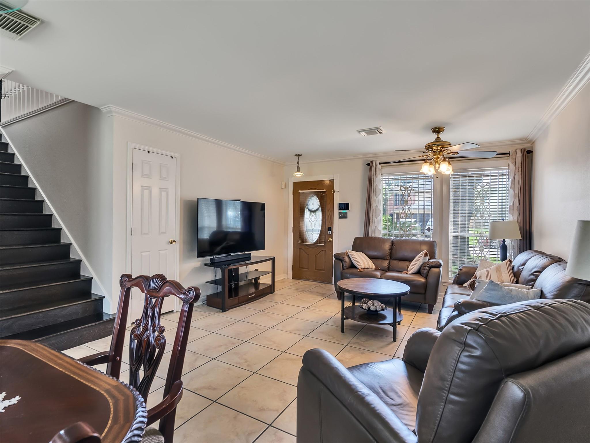 10811 Meadow Walk Ln, Houston, TX 77067 photo