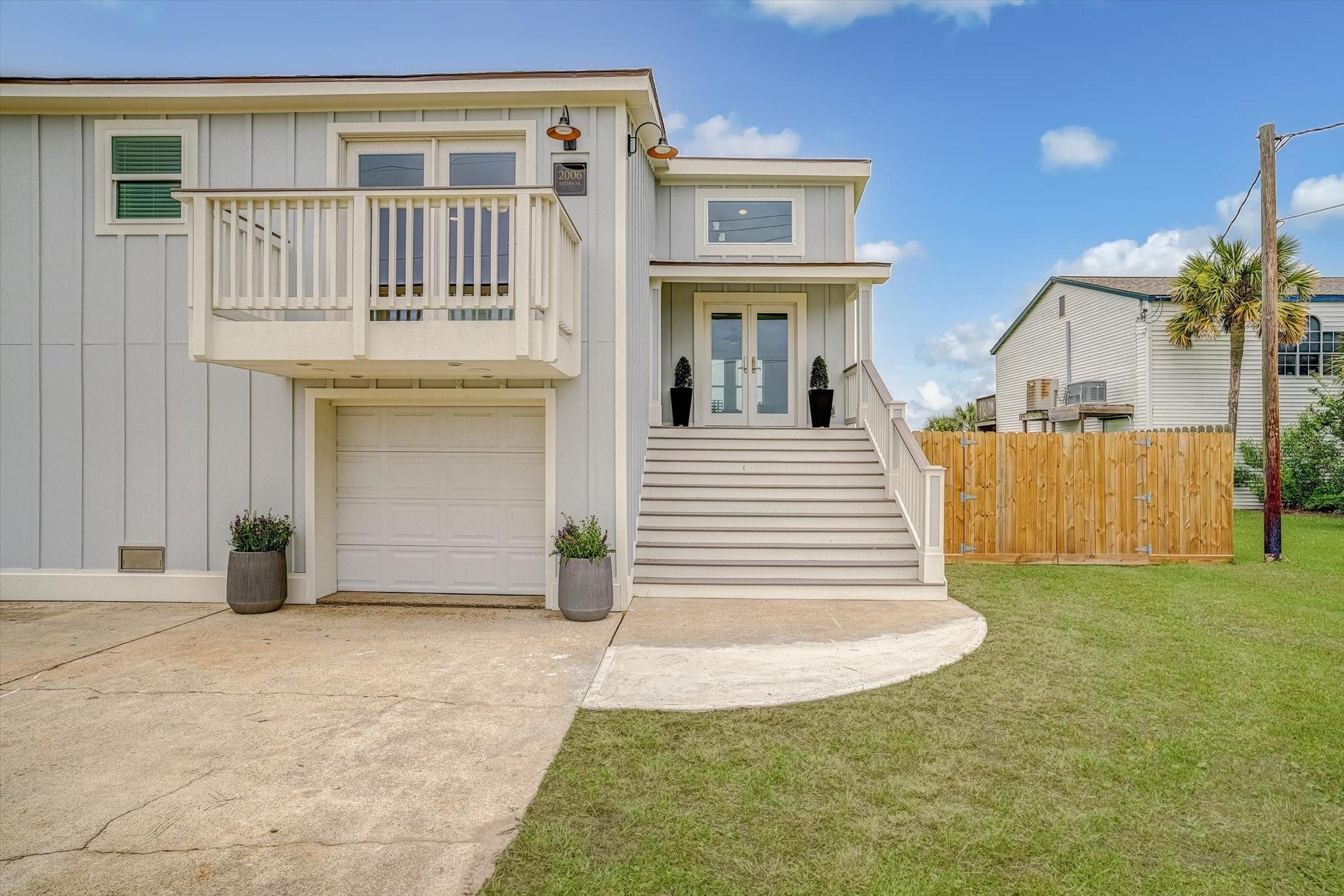 2006 Sydnor Ln, Galveston, TX 77554 photo