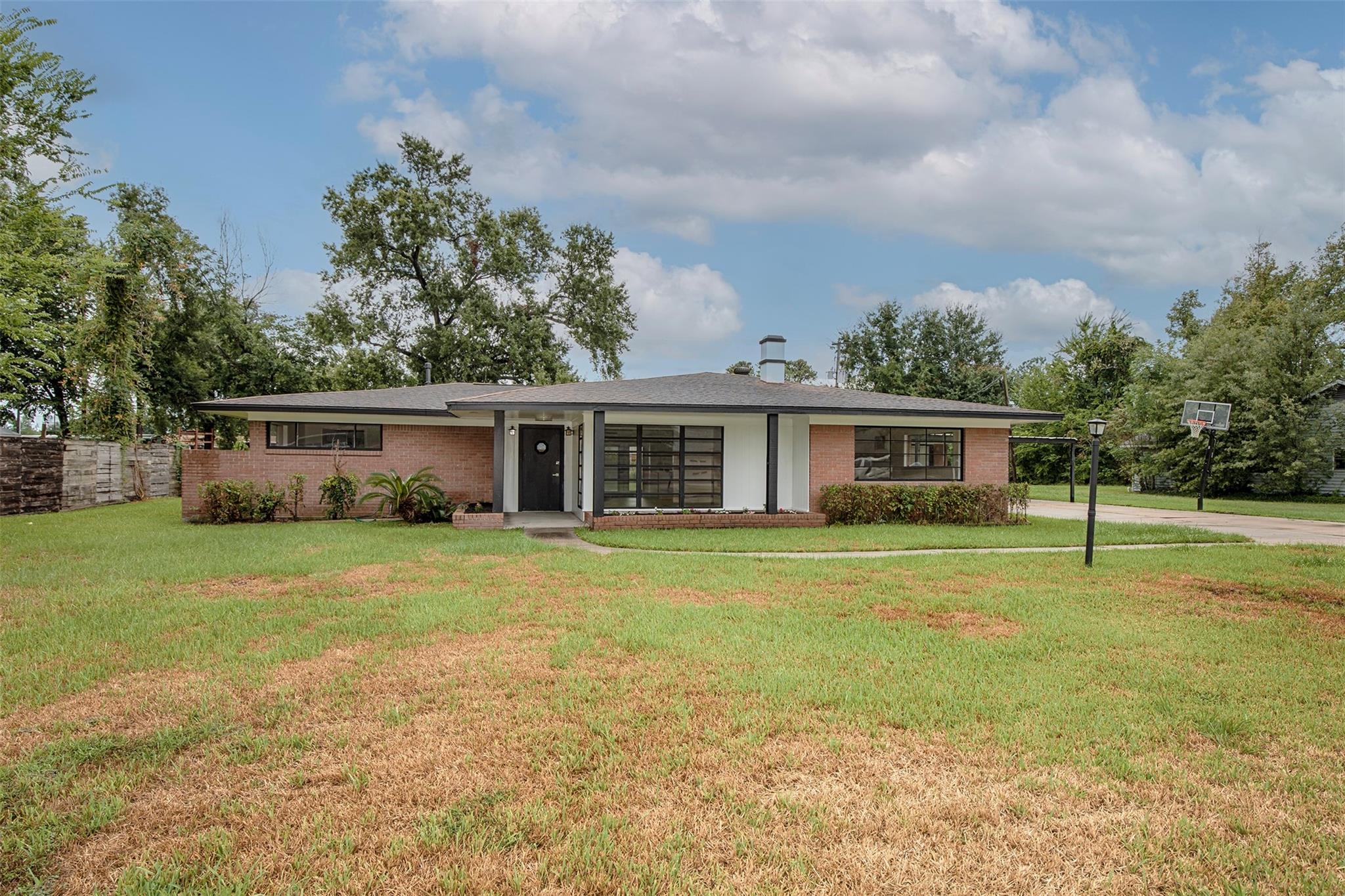 124 Lazy Ln, Baytown, TX 77520