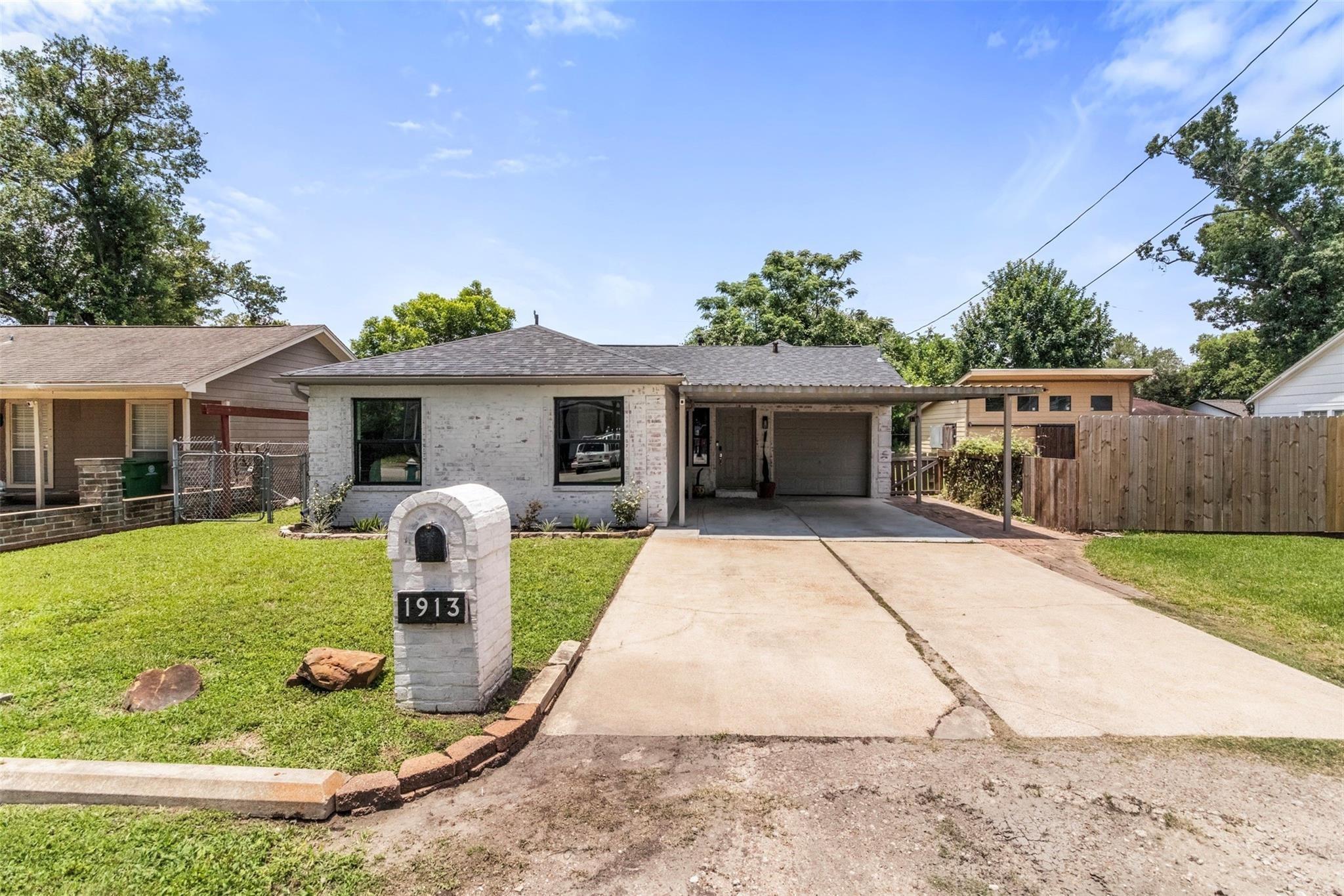1913 Thonig Rd, Houston, TX 77055 photo