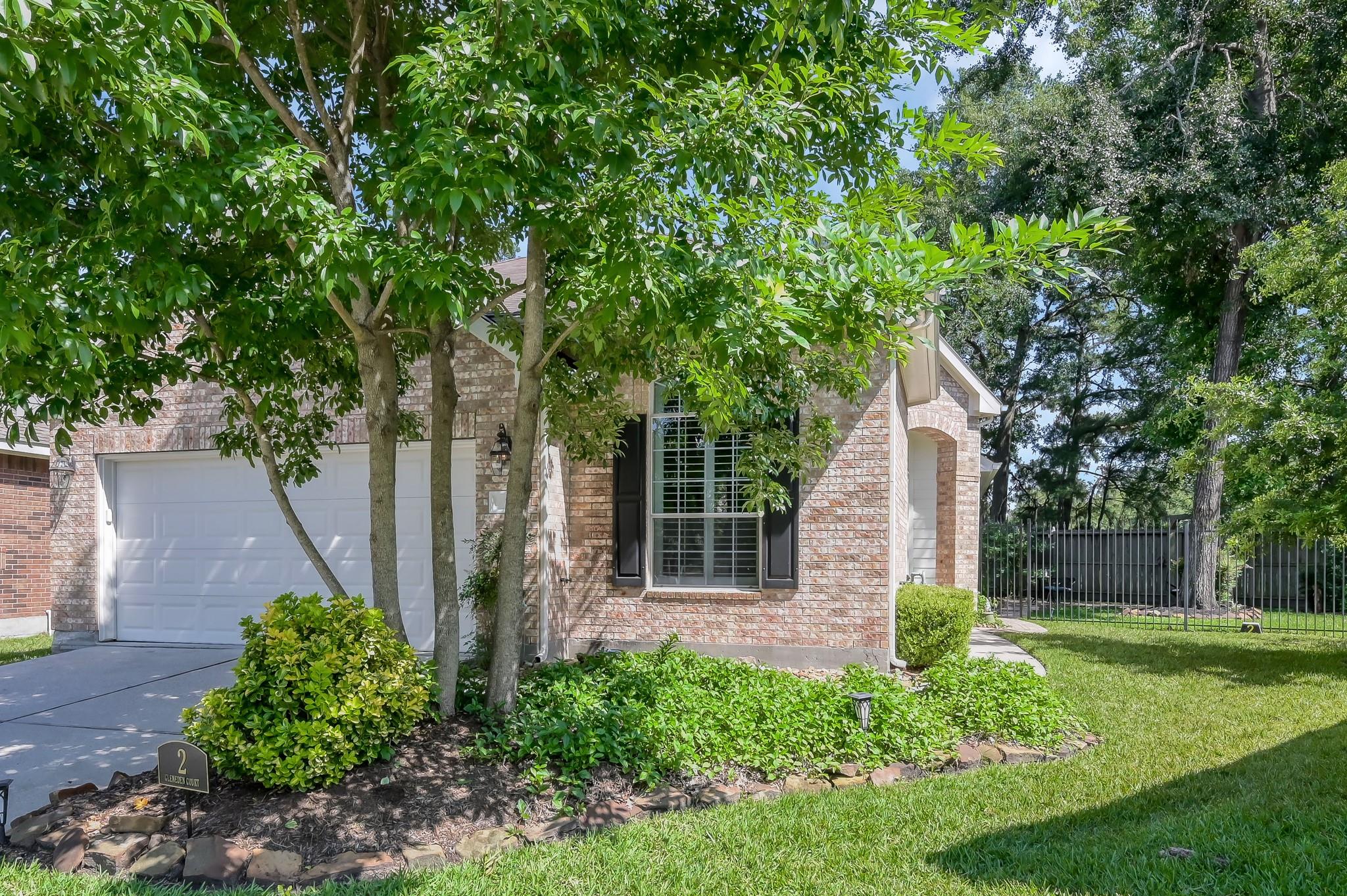 2 Gleneden Ct, Conroe, TX 77384