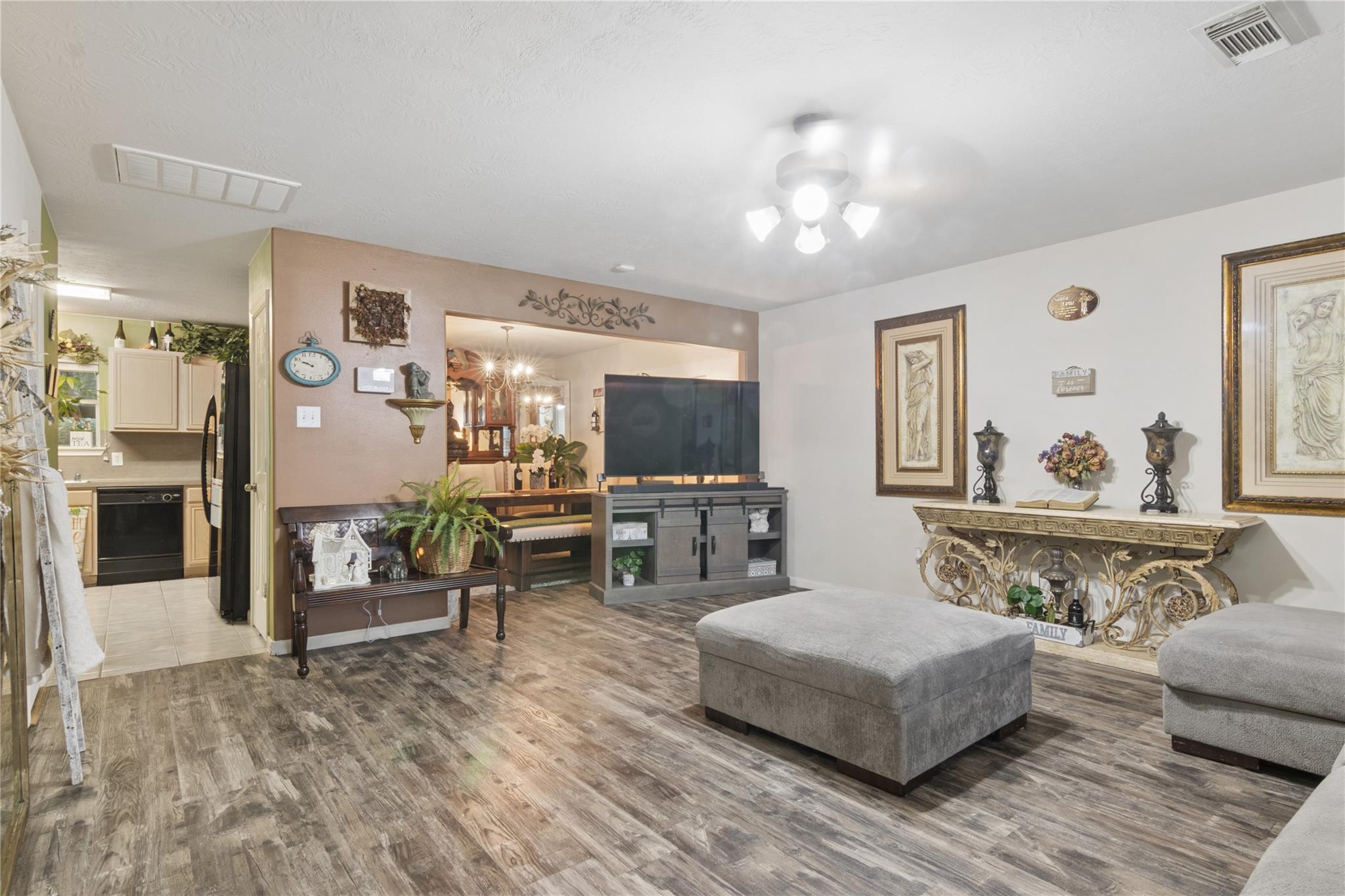 7806 Tamora Ln, Pasadena, TX 77505 photo