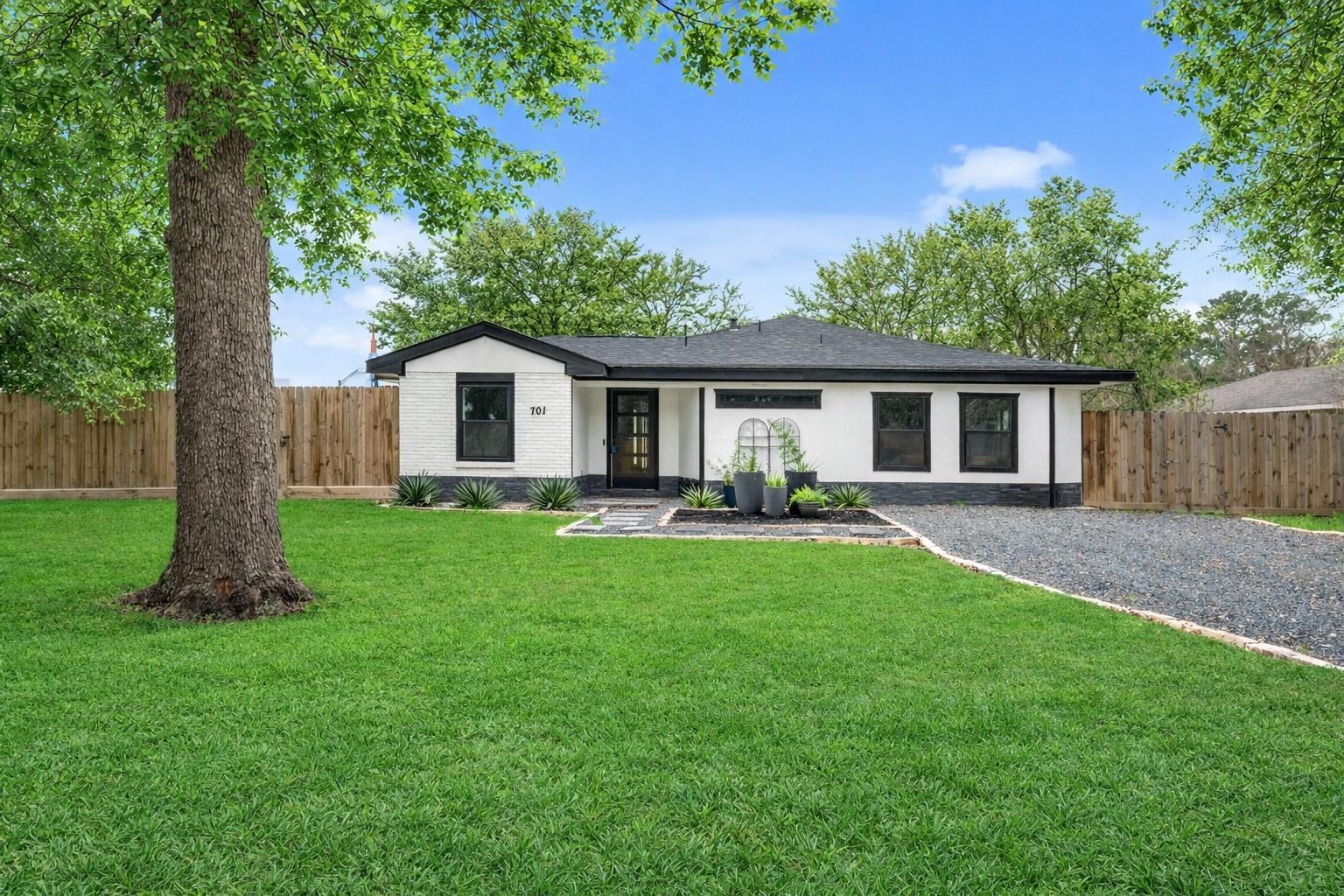 701 39 St, Houston, TX 77018