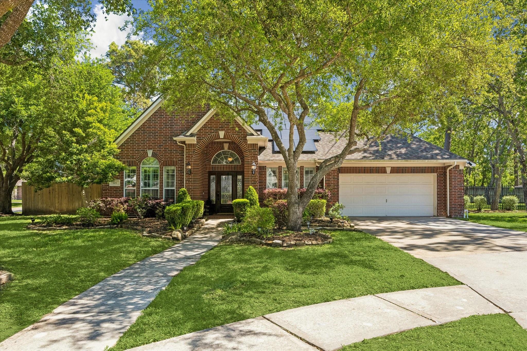 803 Woodcrest Dr, Friendswood, TX 77546