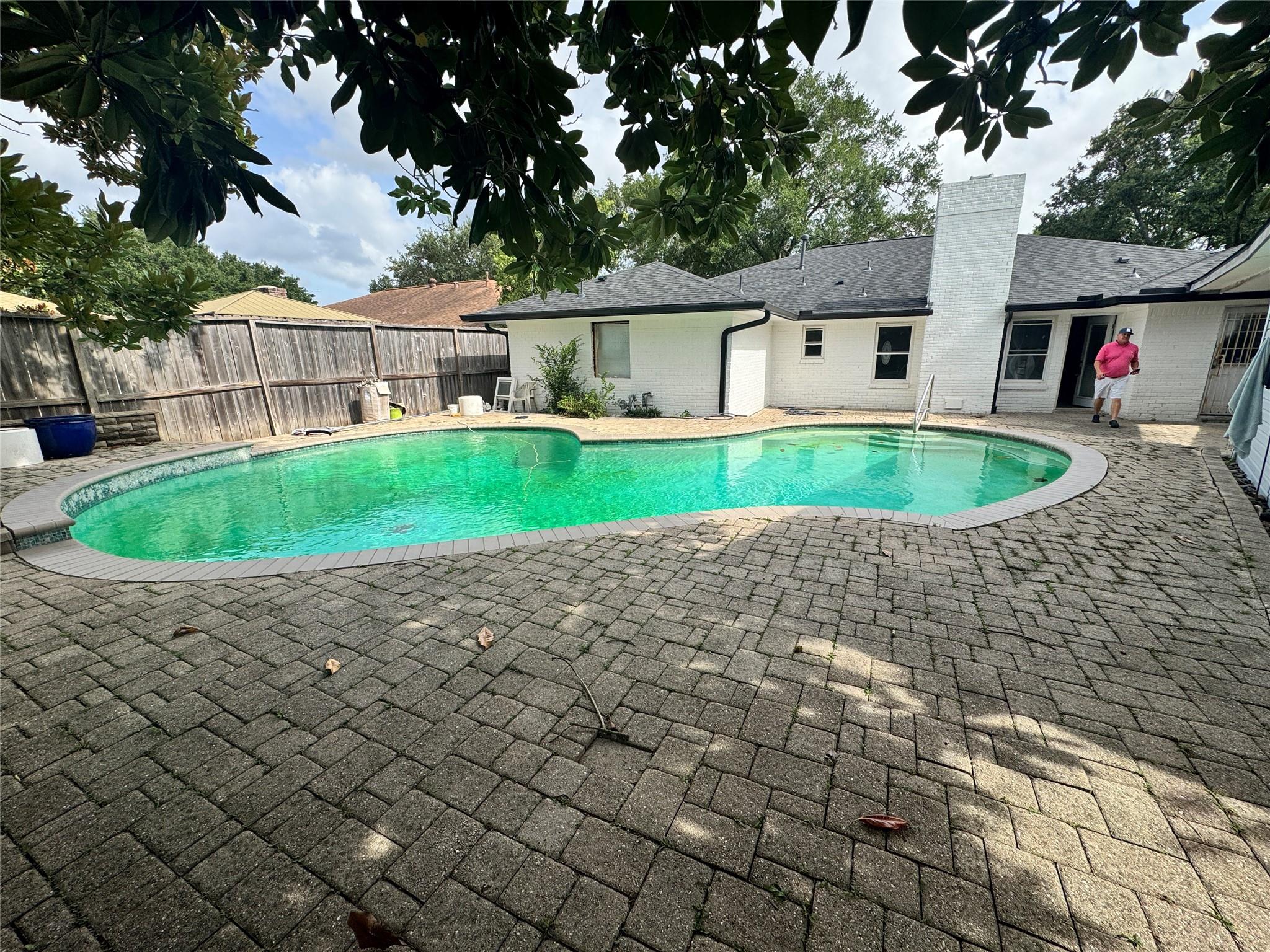 7706 Braesview Ln, Houston, TX 77071