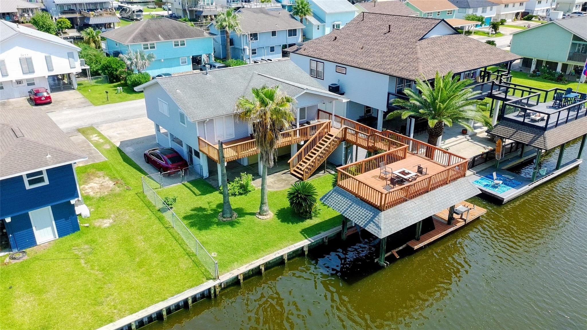 1006 Redfish St, Bayou Vista, TX 77563