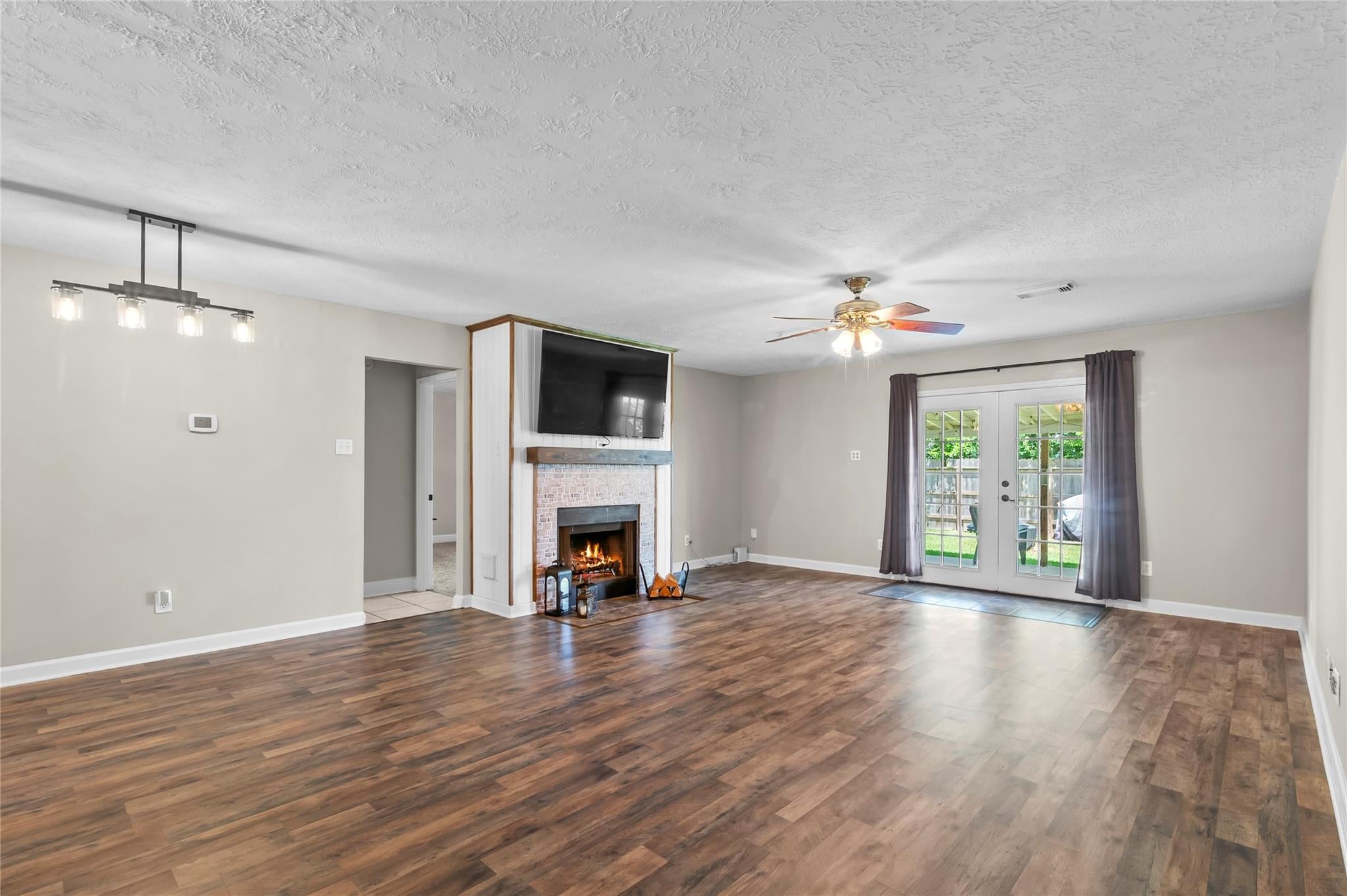2124 Towers Bridge Rd, Pearland, TX 77581 photo