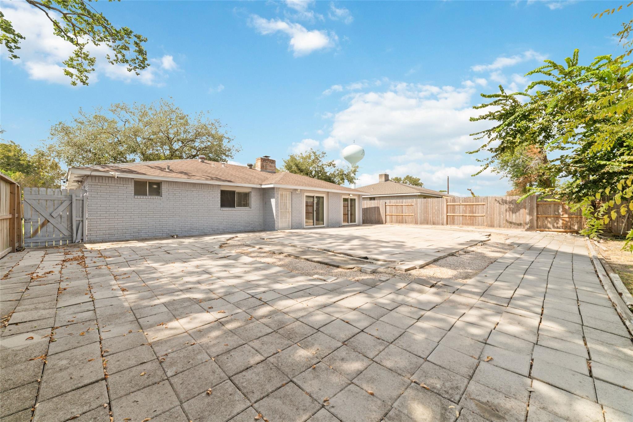 6111 Westbranch Dr, Houston, TX 77072 photo