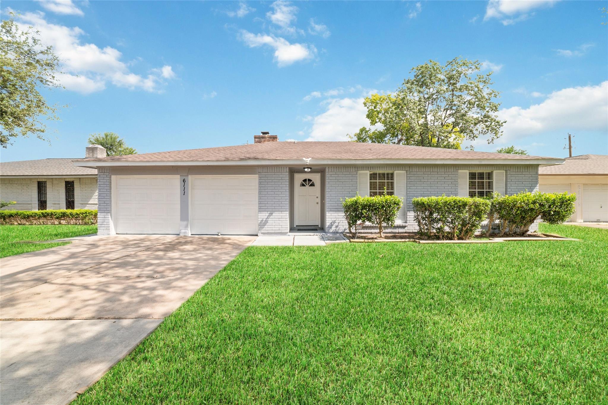 6111 Westbranch Dr, Houston, TX 77072