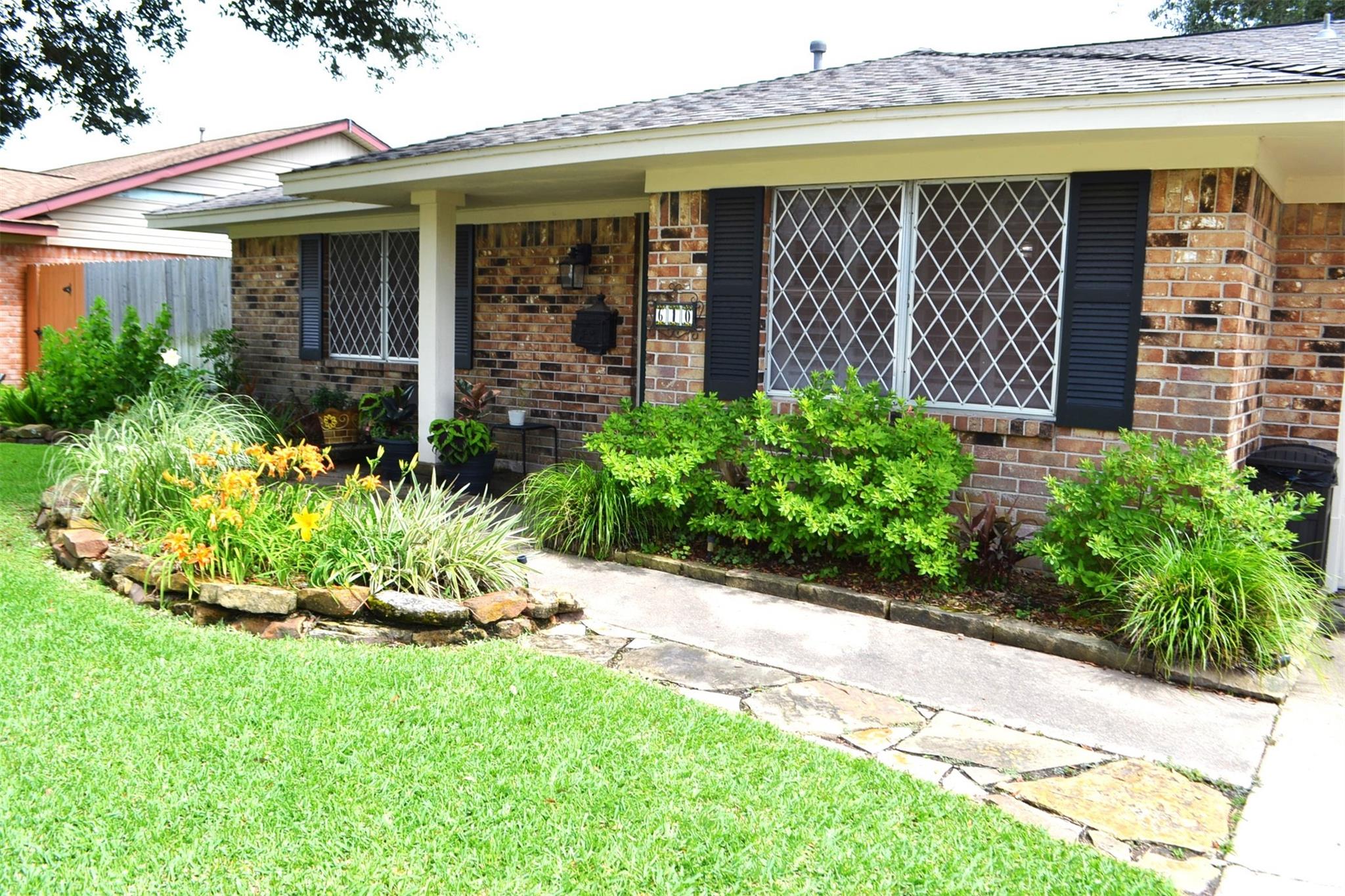 610 E X St, Deer Park, TX 77536 photo
